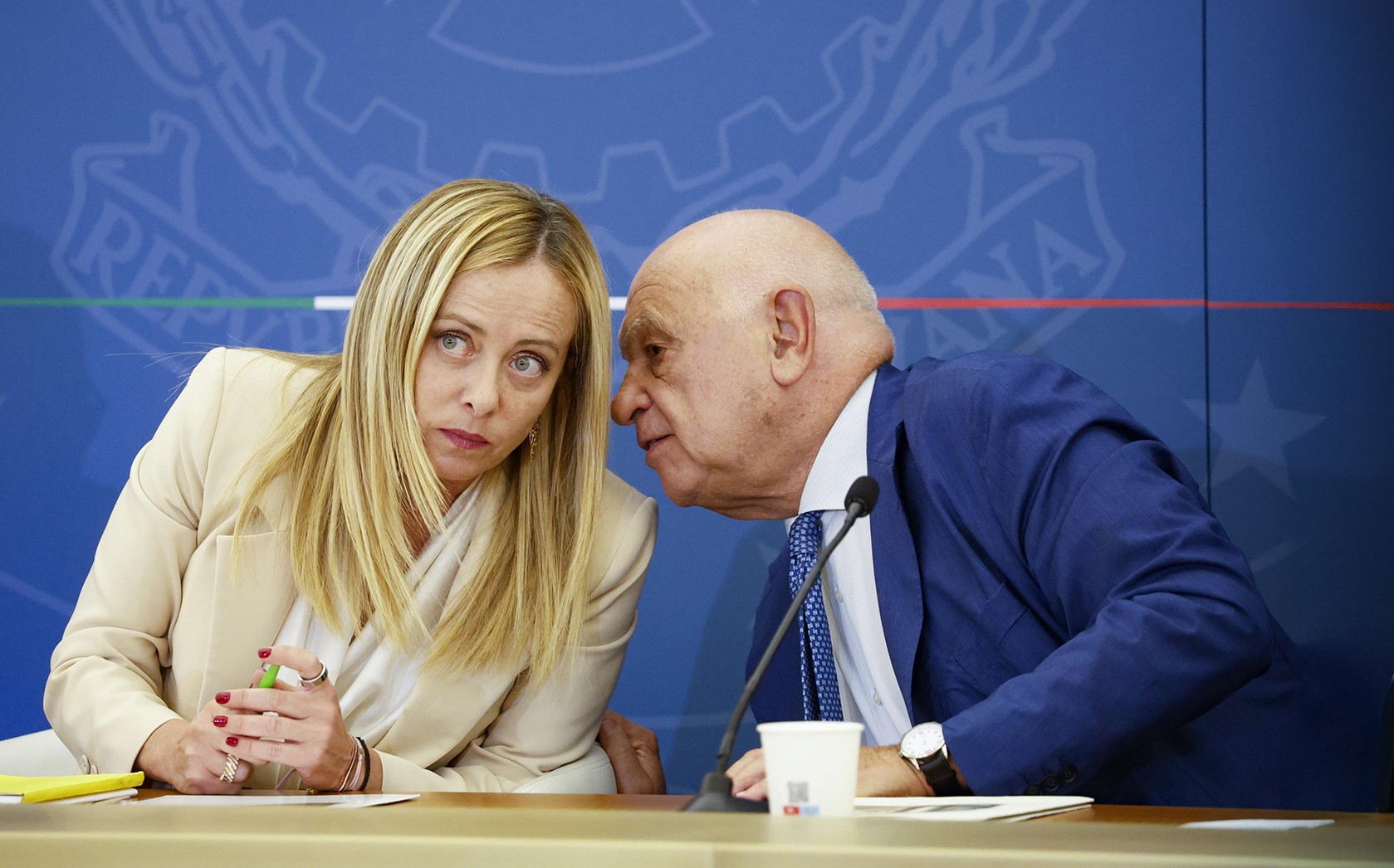 Ma in che mani siamo finiti?