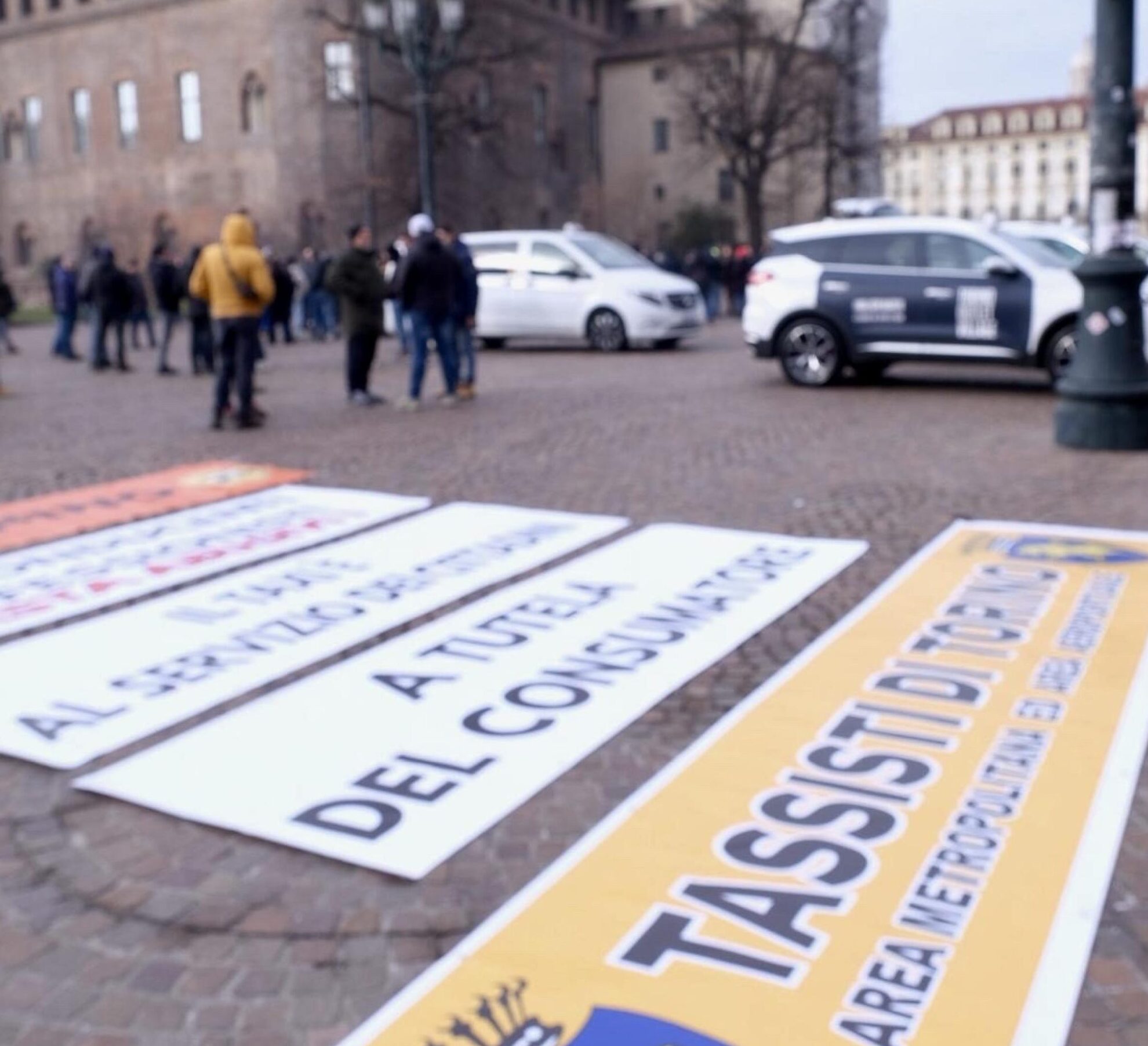 Taxi in piazza contro Ncc e Uber, ma stavolta Salvini difende lo sciopero