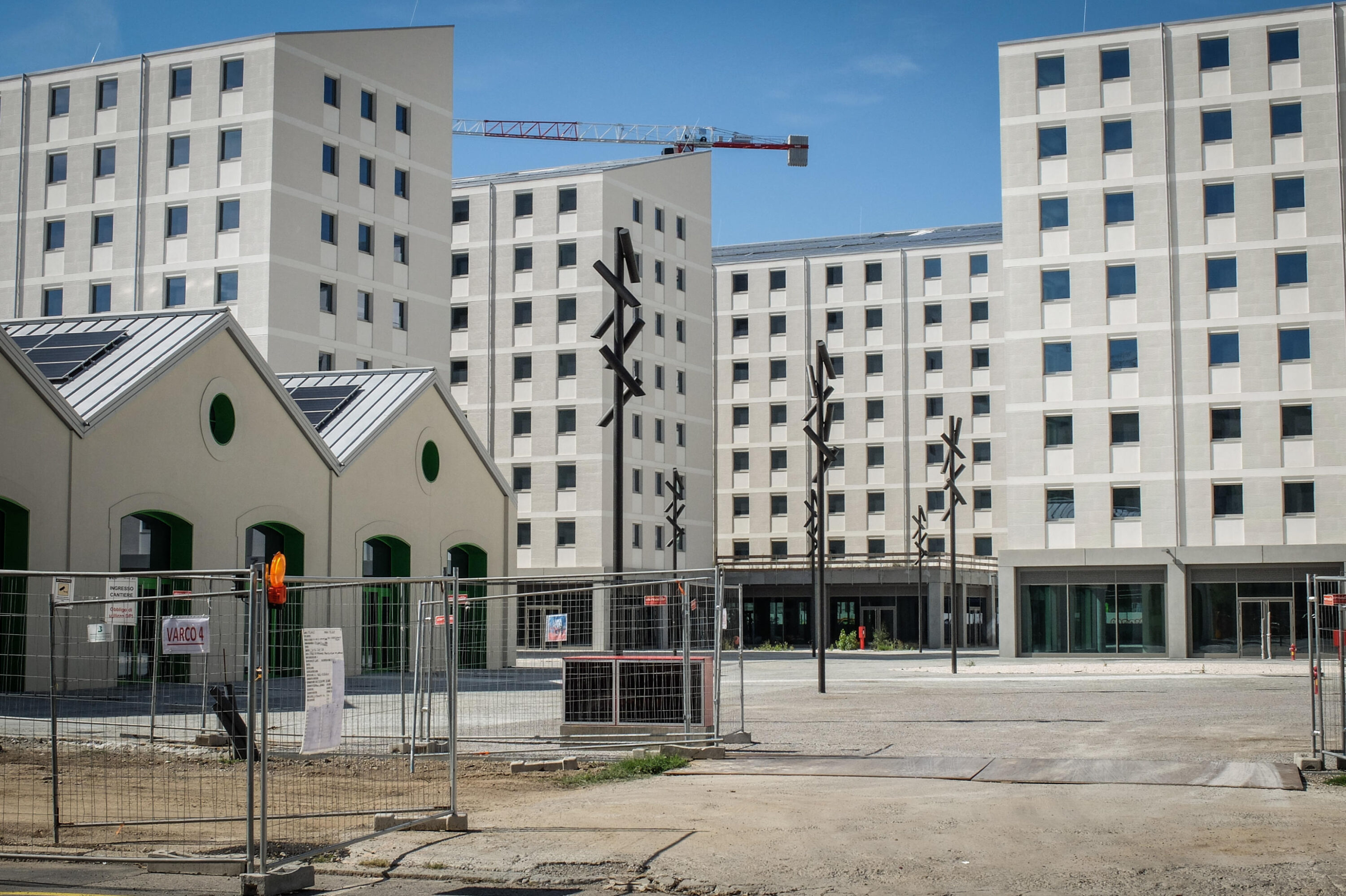 Olimpiadi, la Fondazione batte cassa: arrivano 5 milioni di prestito dal Pirellone. Intanto si calcola chi perde (il pubblico) e chi guadagna (i fondi di investimento e costruttori) dai Giochi