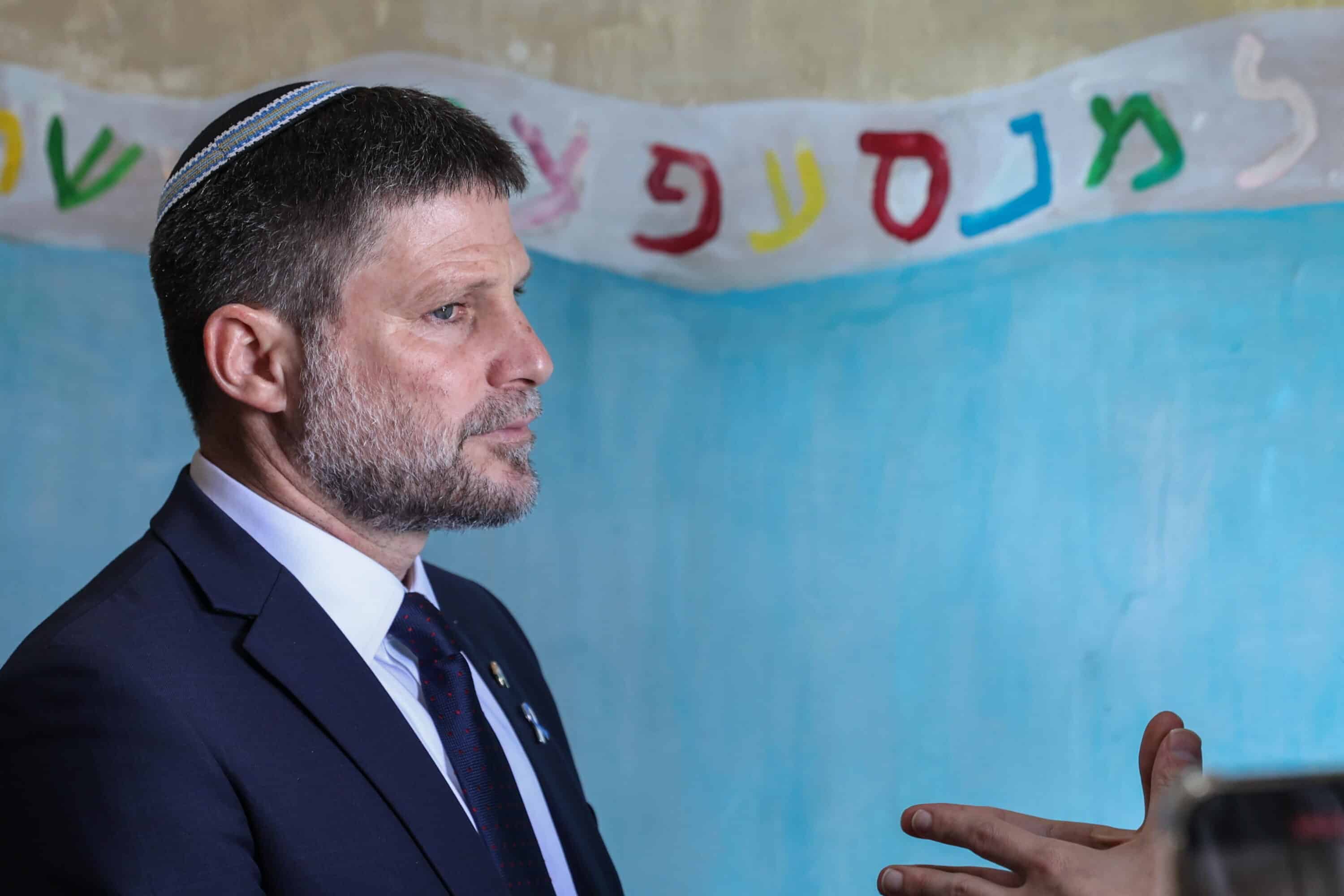 Smotrich rilancia la linea più dura: “Lavorerò perché i palestinesi lascino Gaza e Cisgiordania”. Tra Oslo “da cancellare” e sovranità israeliana