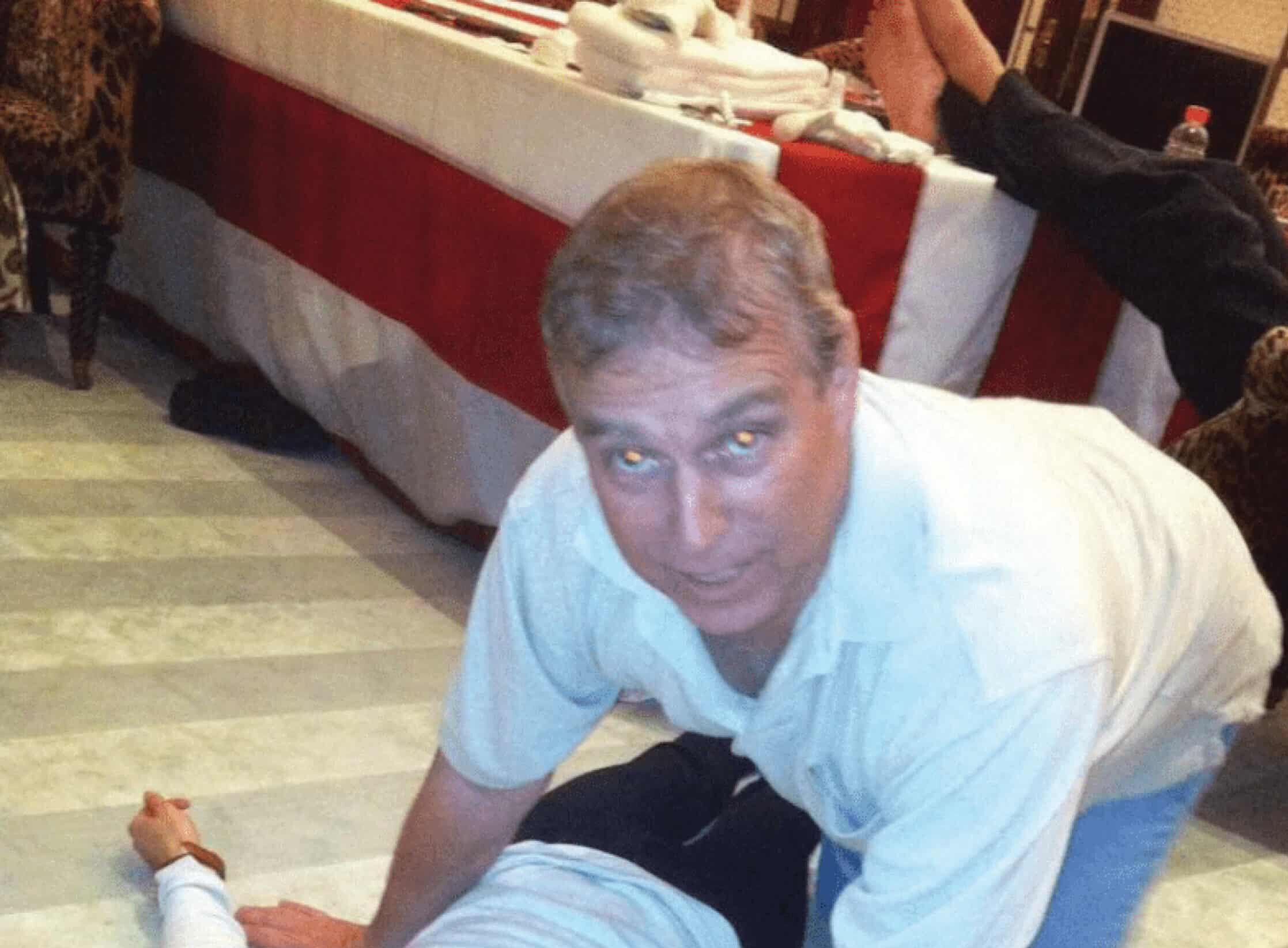 Il Principe Andrea travolto dallo scandalo Epstein: la polizia del Regno Unito lo ha arrestato per aver condiviso documenti riservati con il discusso magnate Il Principe Andrea travolto dallo scandalo Epstein: la polizia del Regno Unito lo ha arrestato per aver condiviso documenti riservati con il discusso magnate