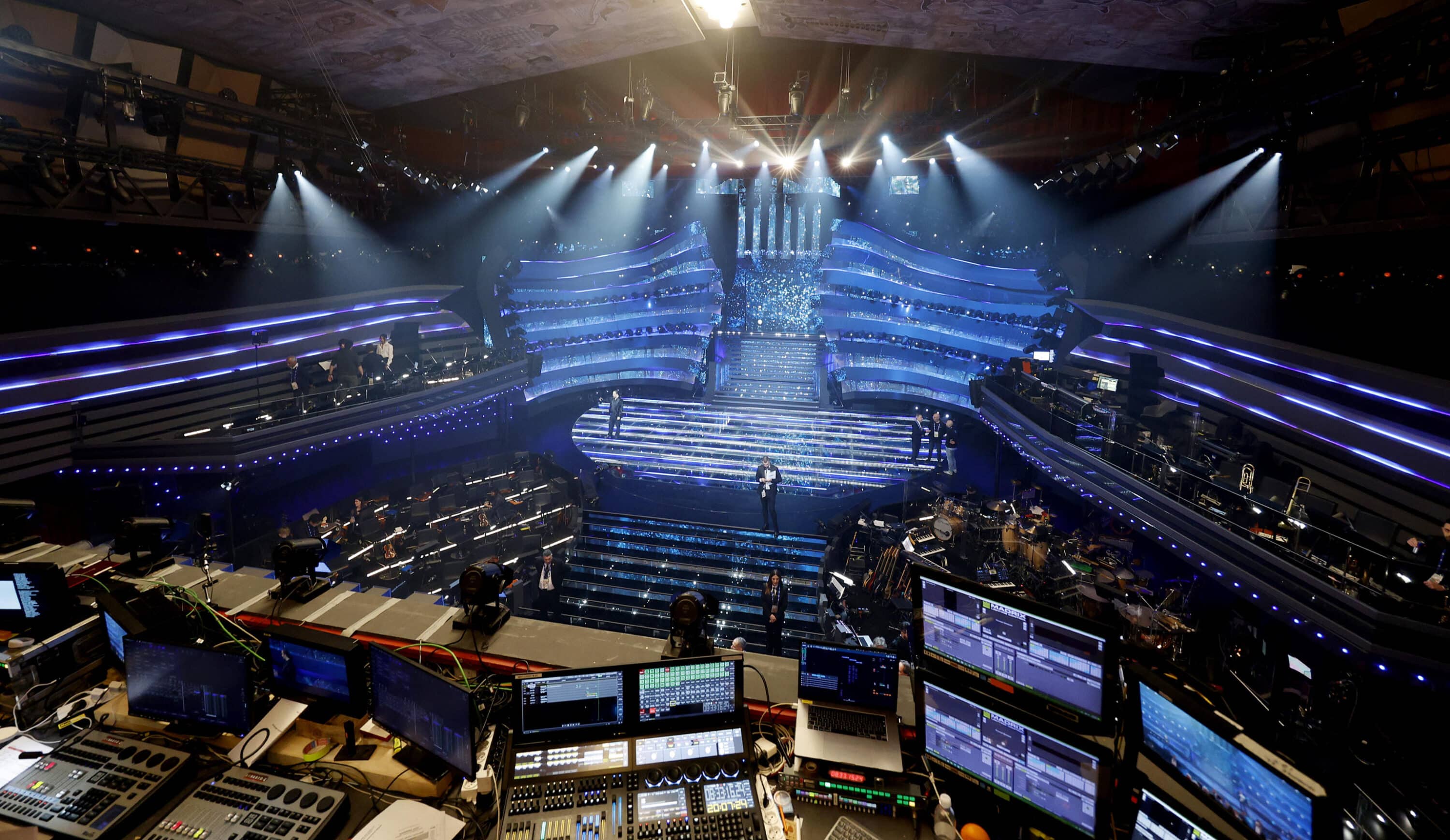 Sanremo 2026, la scaletta della prima serata: gli ospiti e l’ordine d’uscita dei cantanti in gara