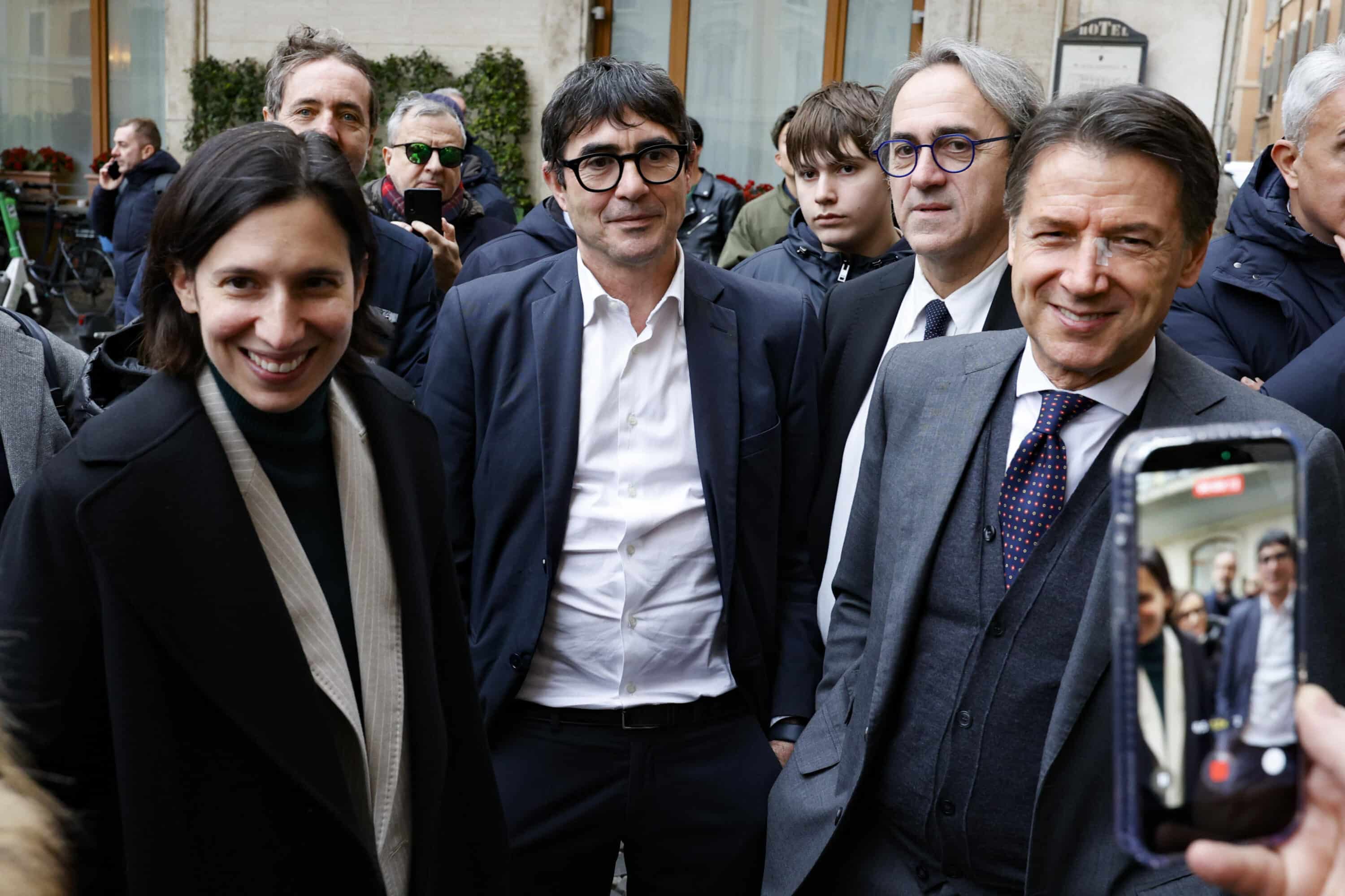 Sondaggi politici, il campo largo non riesce a rimontare: in affanno Pd e M5s