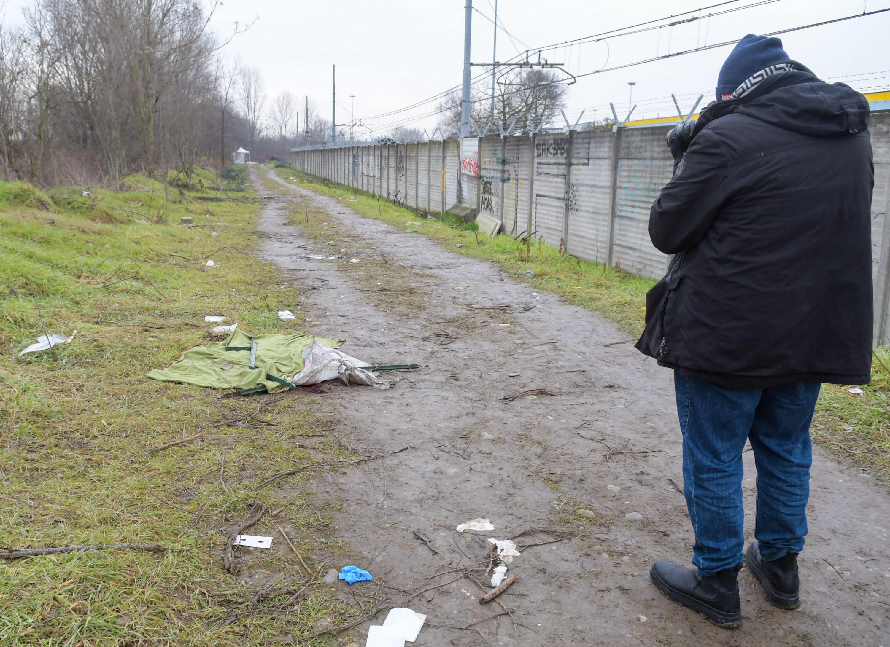 Sparatoria di Rogoredo, ascoltati per ore i 4 agenti indagati per favoreggiamento e omissione di soccorso. Si rafforza l’ipotesi dell’omicidio volontario v