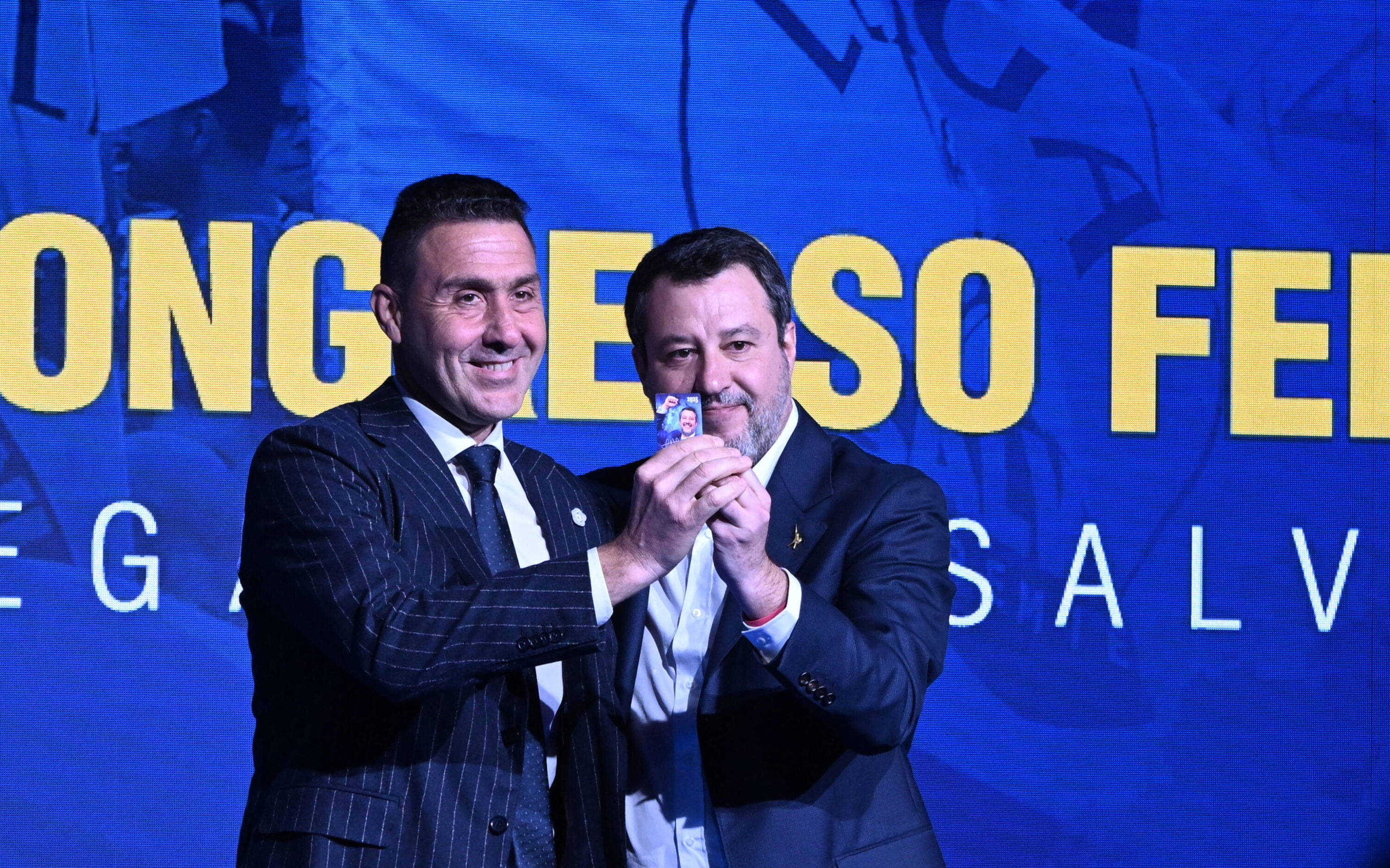 Vannacci rompe le righe, il generale molla Salvini e salta giù dal Carroccio: pronto il suo nuovo partito, Matteo lo attacca sui social. E ora la Lega rischia di sparire in Toscana Vannacci rompe le righe, il generale molla Salvini e salta giù dal Carroccio: pronto il suo nuovo partito, Matteo lo attacca sui social. E ora la Lega rischia di sparire in Toscana