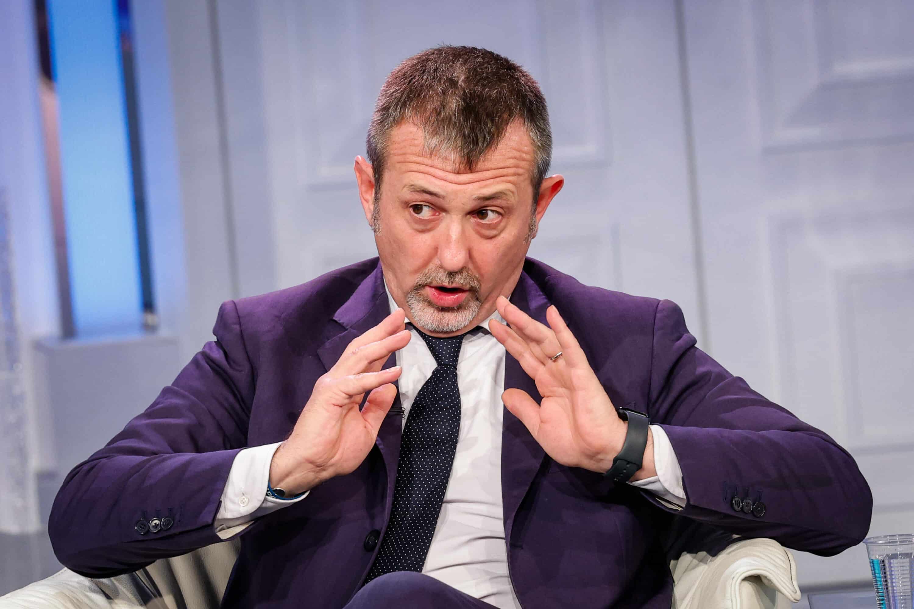 Riciclaggio e intestazione fittizia di beni, la procura indaga i Caroccia. E il caso Delmastro arriva in Antimafia: Conte sfida Meloni a riferire in aula