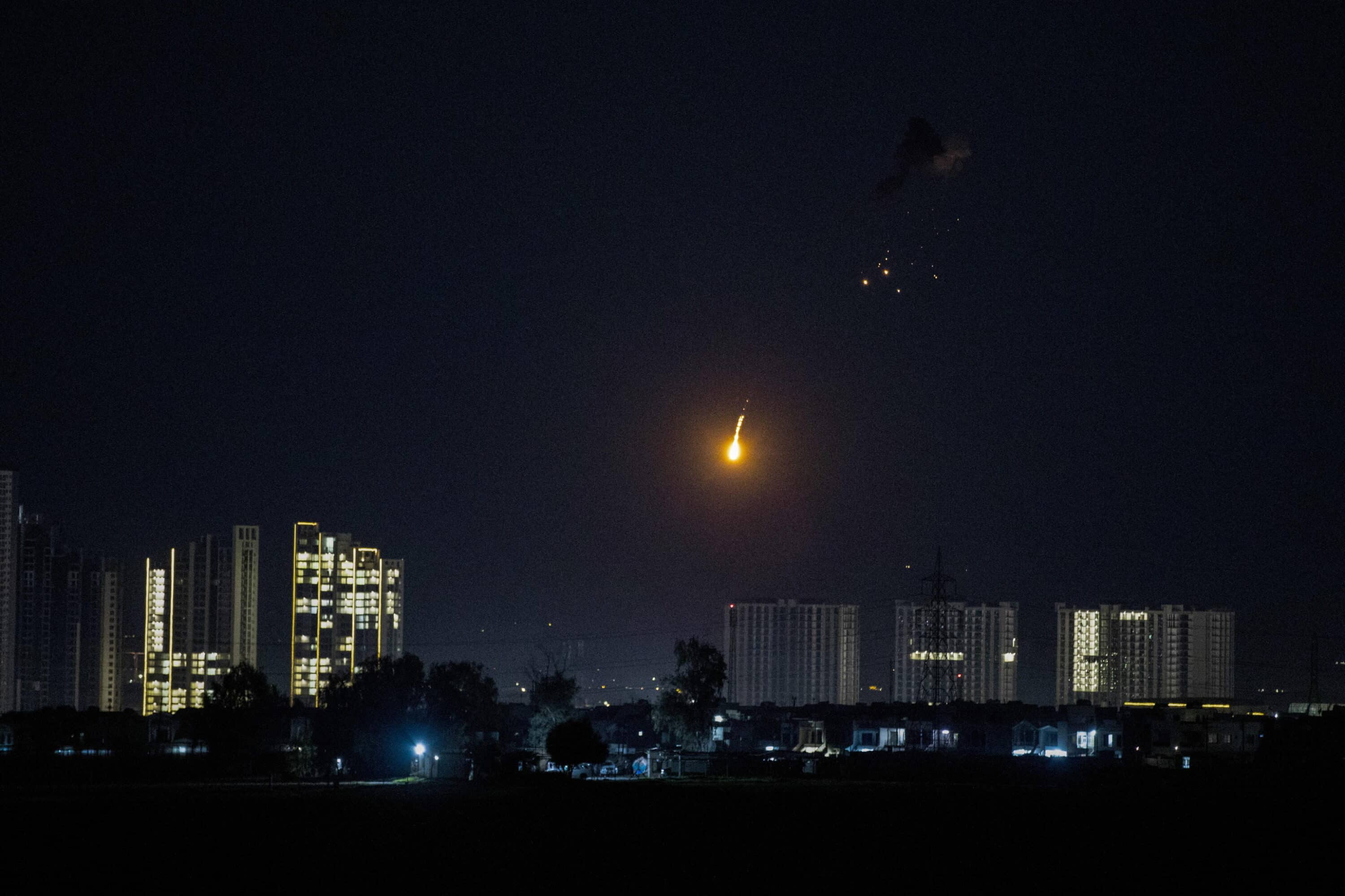 Iran, la guerra si allarga: blackout ed esplosioni in Iraq