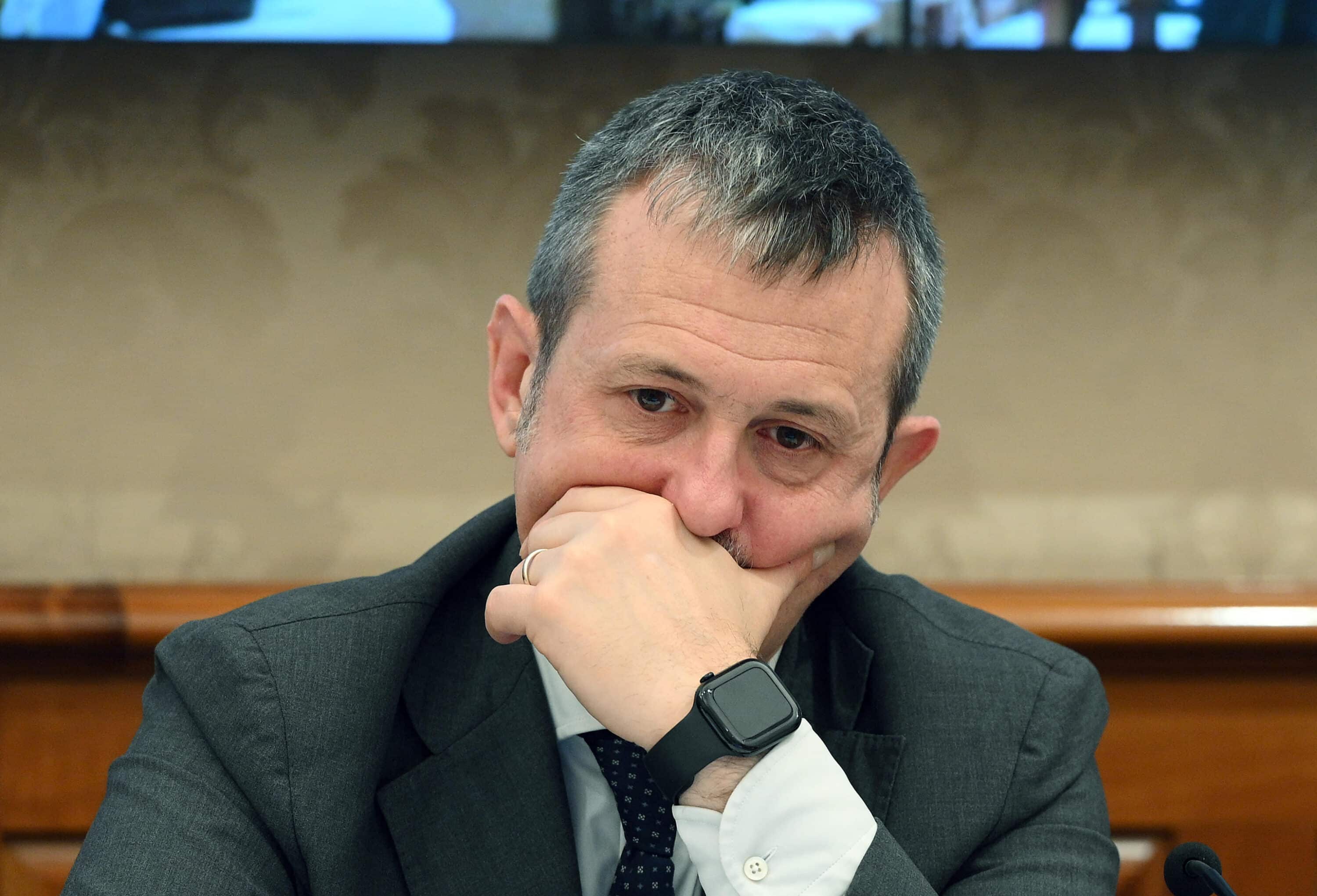 due nuove foto inguaiano delmastro meloni lo blinda e invoca la manina da Lanotiziagiornale.it due nuove foto inguaiano delmastro meloni lo blinda e invoca la manina