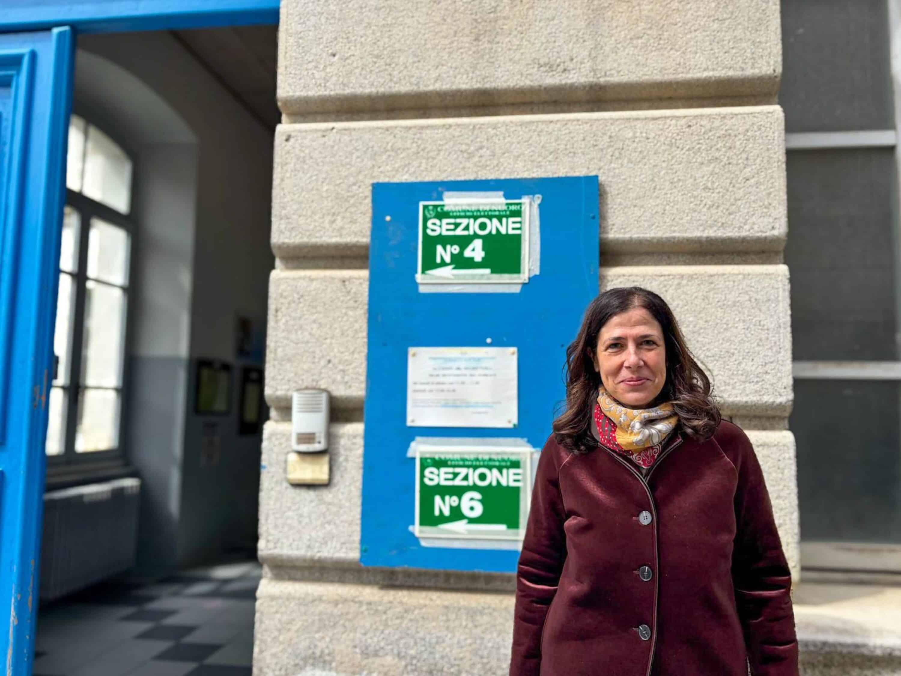 La Corte d’appello cancella la decadenza per la presidente sarda Alessandra Todde. Confermata invece la multa da 40mila euro