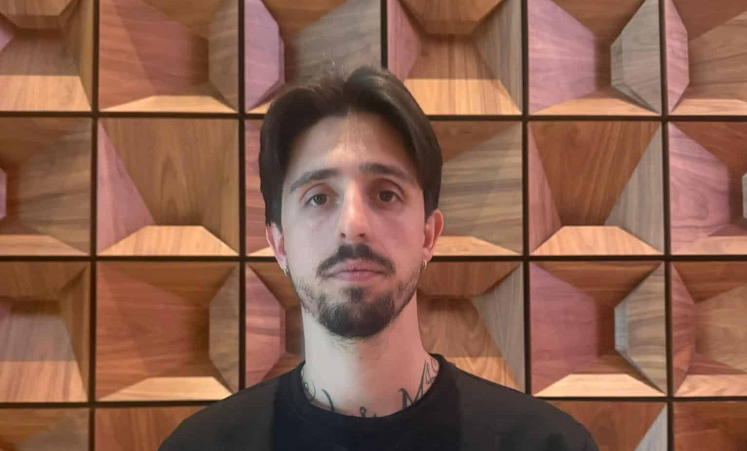 “Siamo chiusi in hotel, chiediamo aiuto per tornare a casa”. Parla Marco Giordano, uno dei cittadini italiani bloccati a Doha in Qatar: “Soltanto oggi siamo riusciti a contattare l’ambasciata”