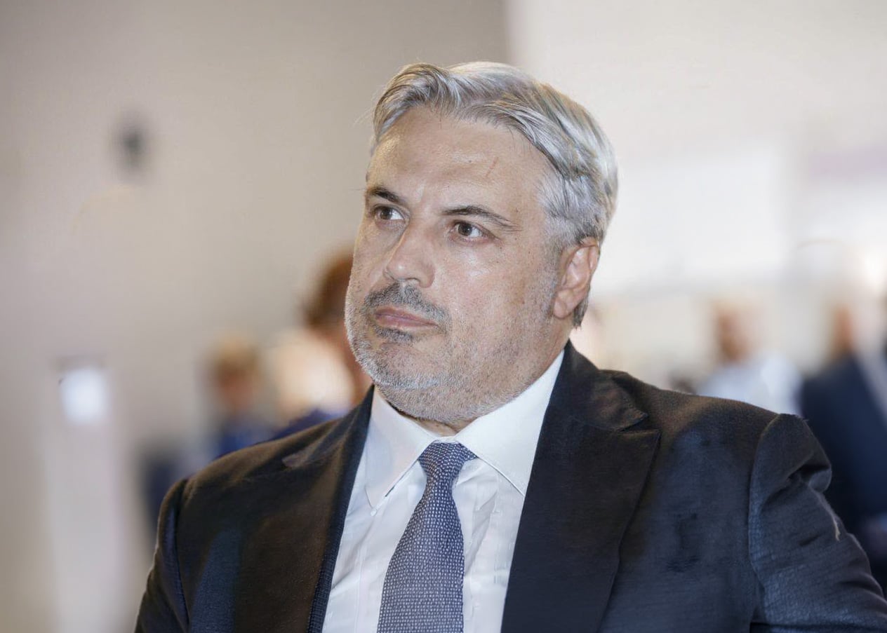 Una centrale di dossieraggio con pezzi dei Servizi. Tra gli indagati anche l’ex numero due del Dis, Del Deo