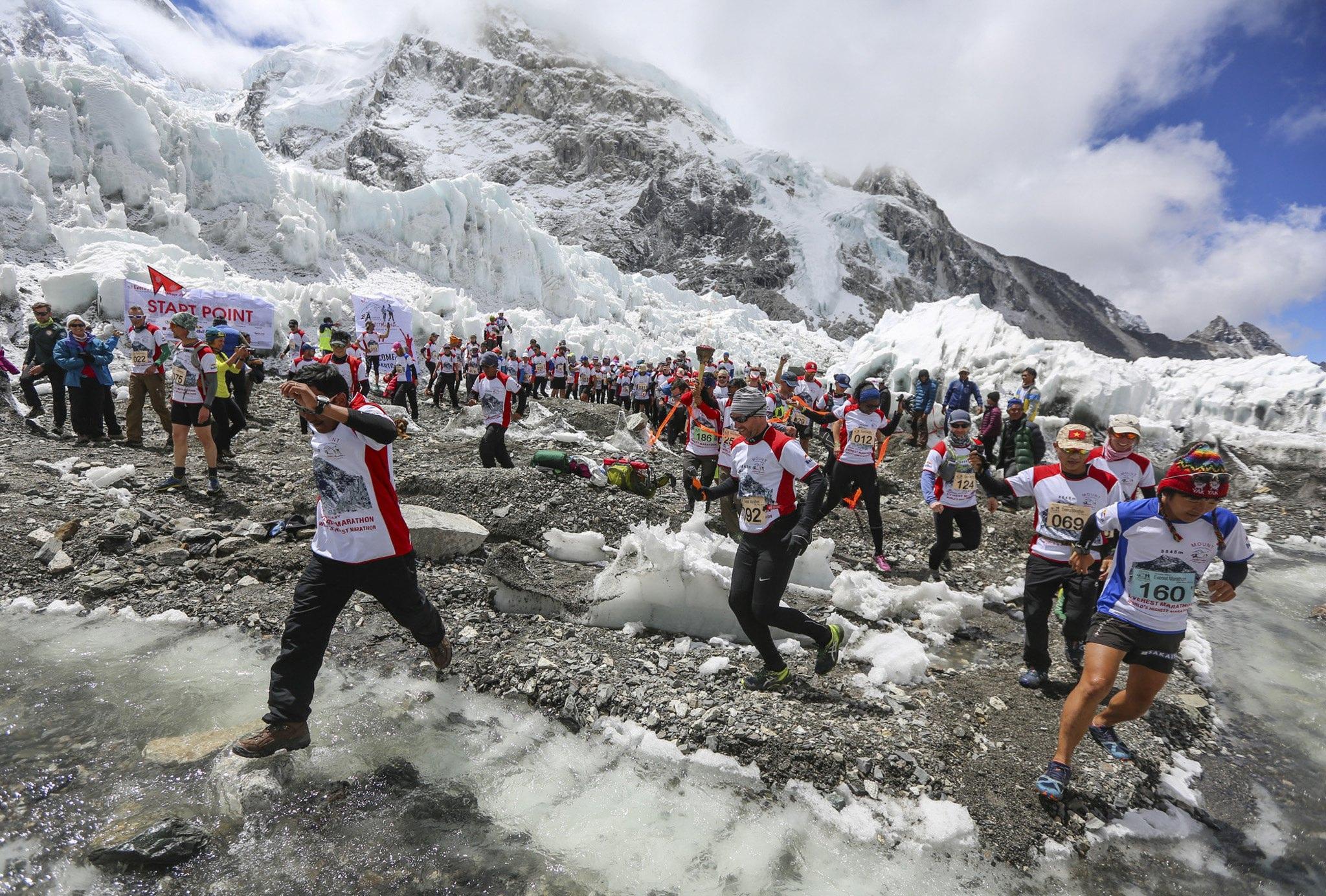 Nepal, una truffa grande come l’Everest. Guide, elicotteristi e medici in combutta per truffare le assicurazioni dei turisti degli Ottomila
