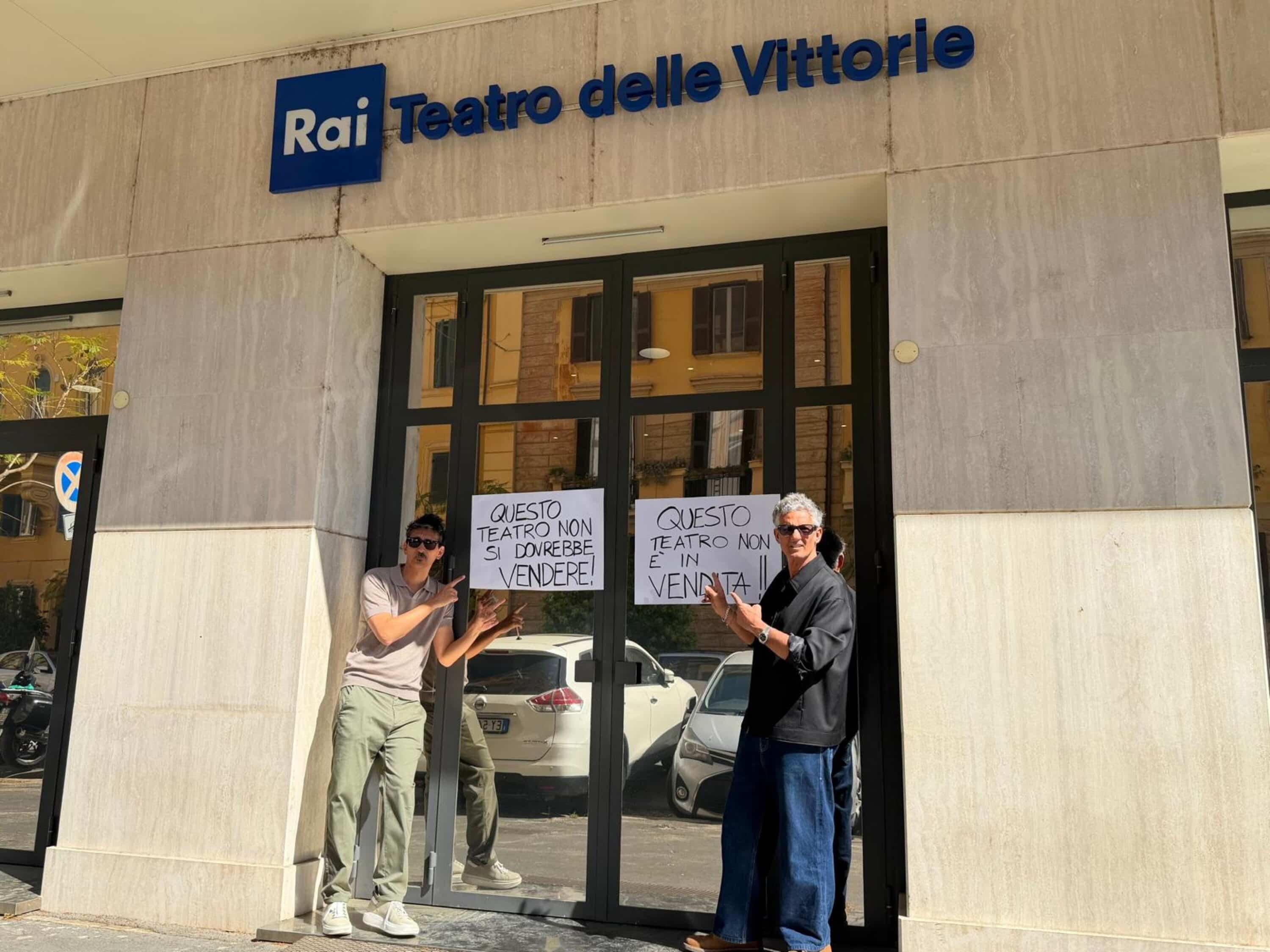 Teatro delle Vittorie, Fiorello e mezzo Parlamento contro la vendita decisa dalla Rai. Floridia: “Ha ragione lo showman, va salvato”