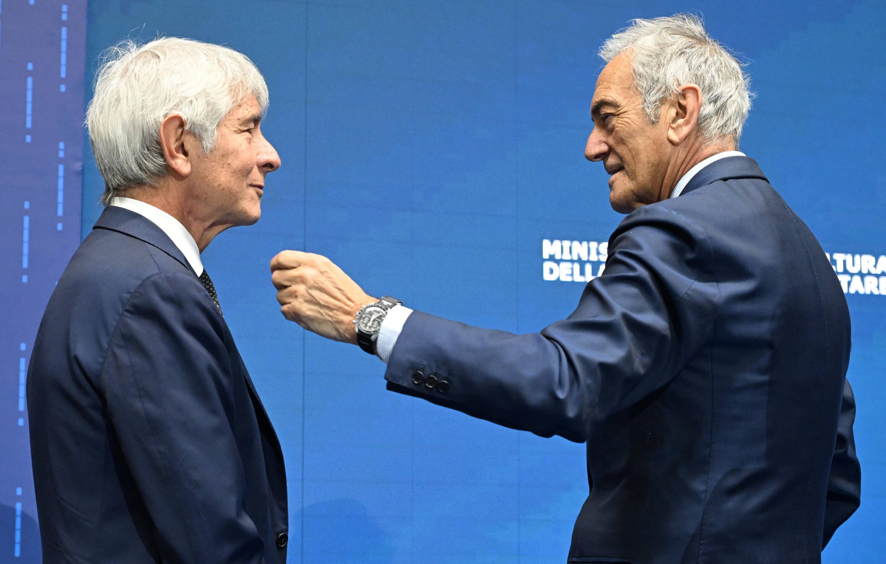 L’Italia fuori dai Mondiali, Gravina sotto assedio ma non si dimette. Governo e destre contro il presidente Figc. E l’opposizione mette nel mirino pure Abodi