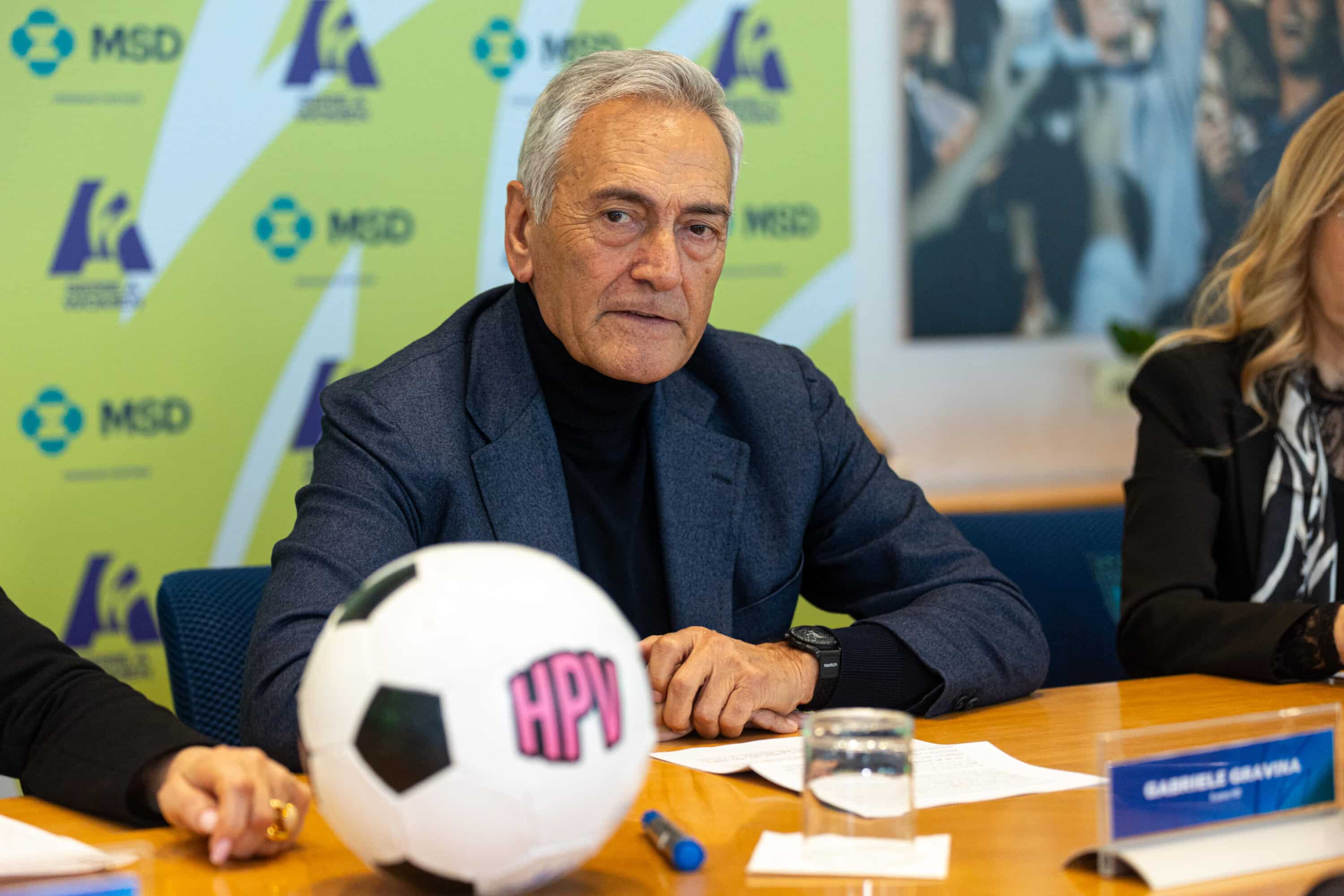 Calcio italiano in agonia: Tax credit e scommesse, ecco le “ricette” del dimissionario Gravina per salvare il pallone