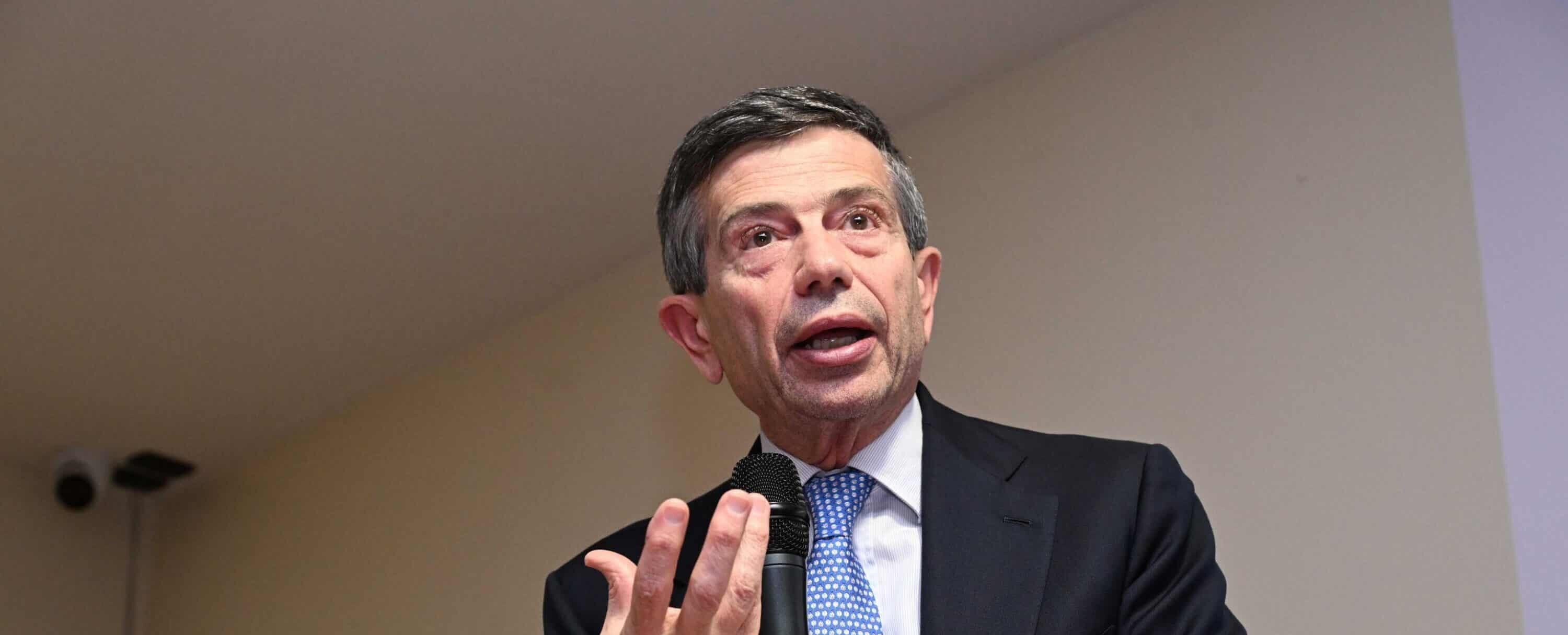 Milano, la scelta del candidato sindaco manda il Centrodestra in tilt. Fdi vuole il “politico” Lupi, Fi mira all’alleanza con riformisti Pd e Iv. E la Lega gira a vuoto