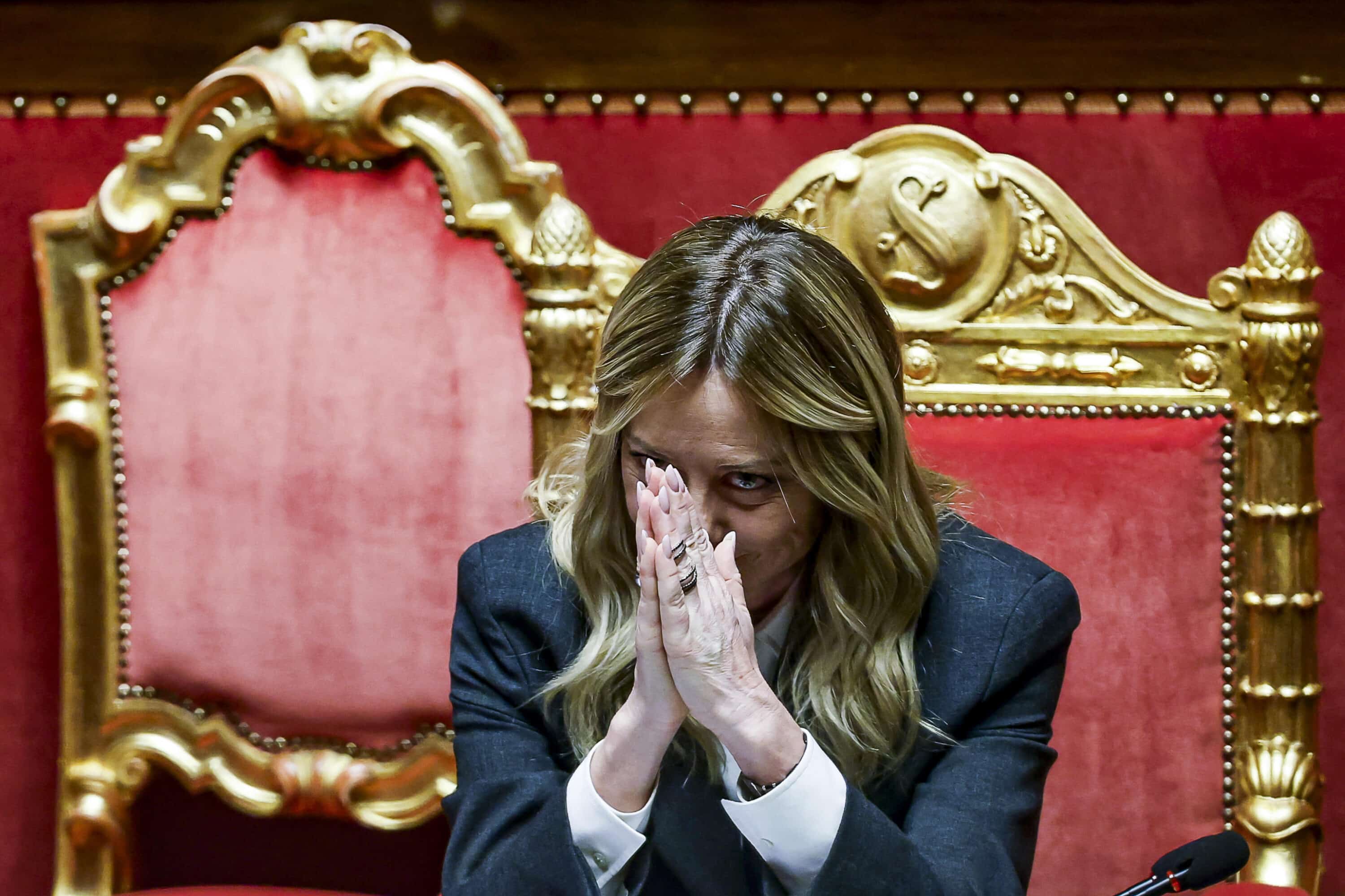 Meloni punta tutto sul vittimismo: “Dalle opposizioni solo insulti e demagogia”