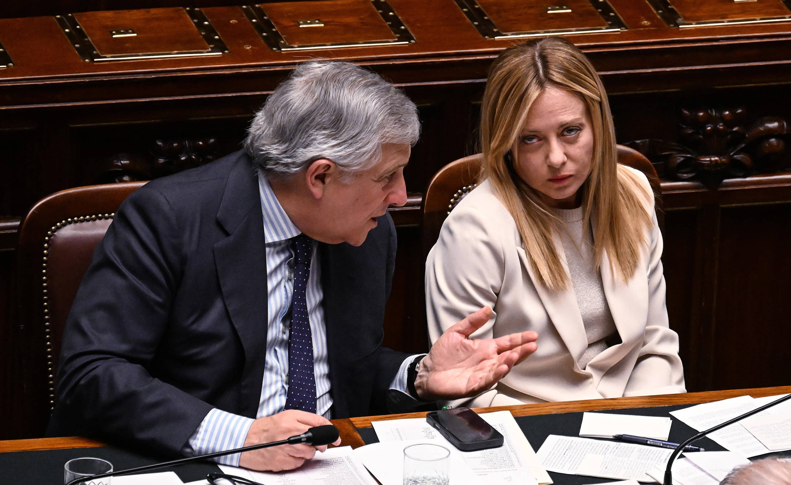 Sondaggi politici, crolla Forza Italia mentre il Pd si riavvicina a Meloni