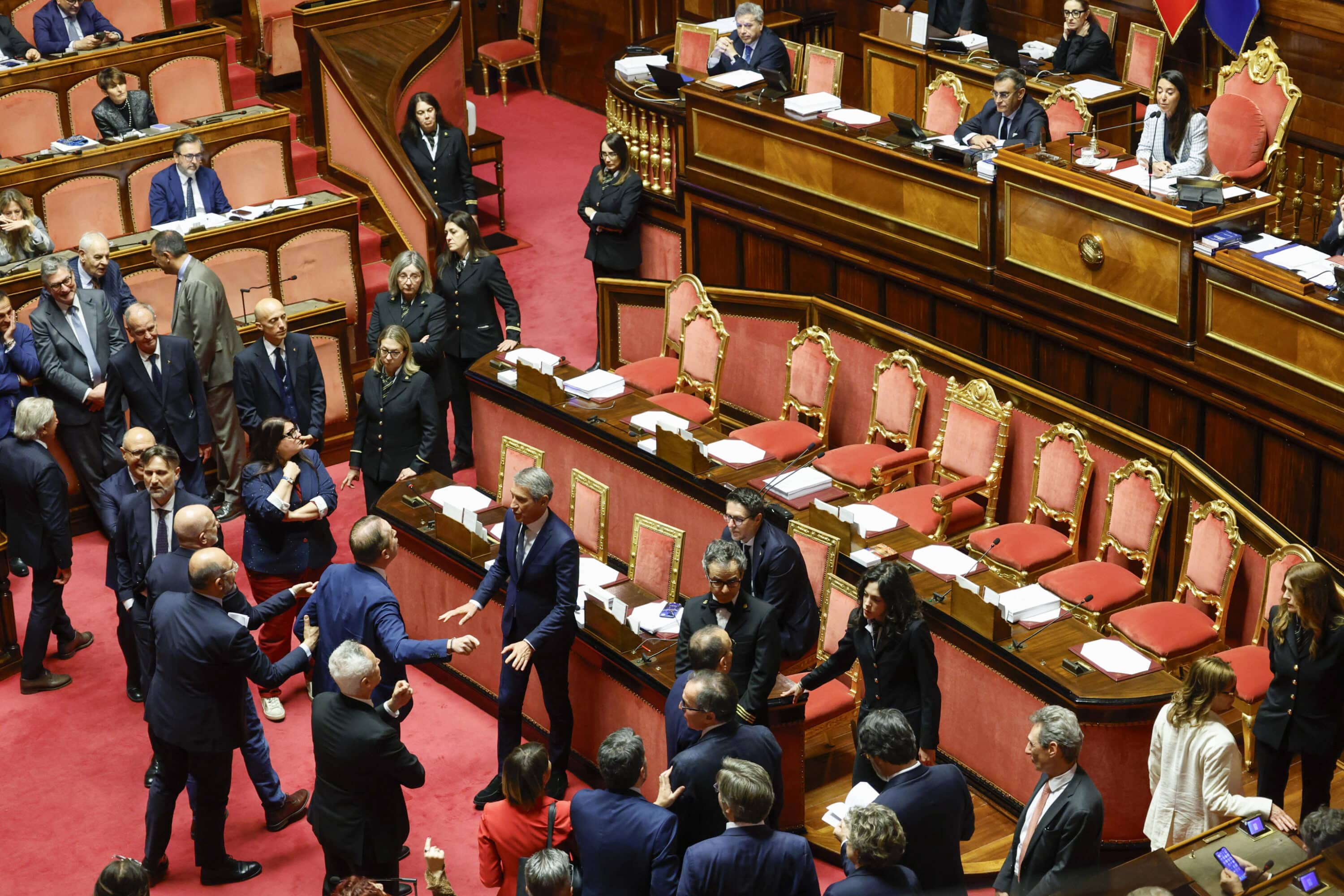 Dal Senato via libera al quarto decreto Sicurezza, ma è polemica sul fermo preventivo. Il Csm: “Troppa discrezionalità lasciata alla polizia”