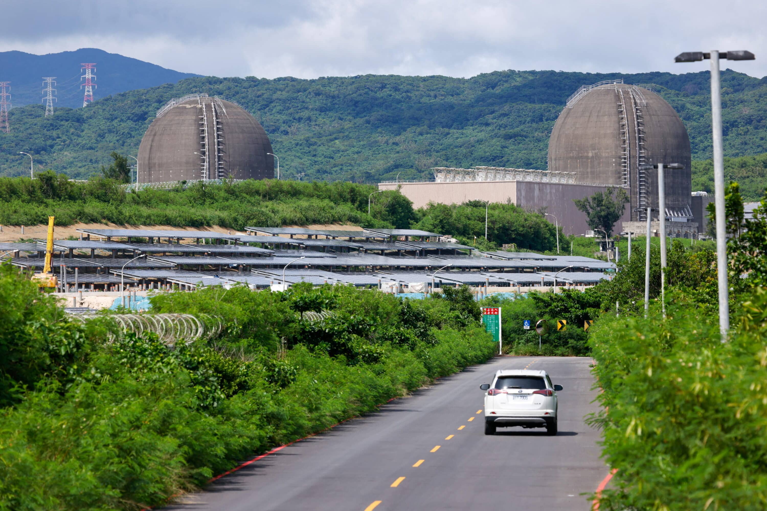 La conversione al nucleare non risolverebbe il problema energetico italiano, ma farebbe impennare il debito pubblico. Ecco perché