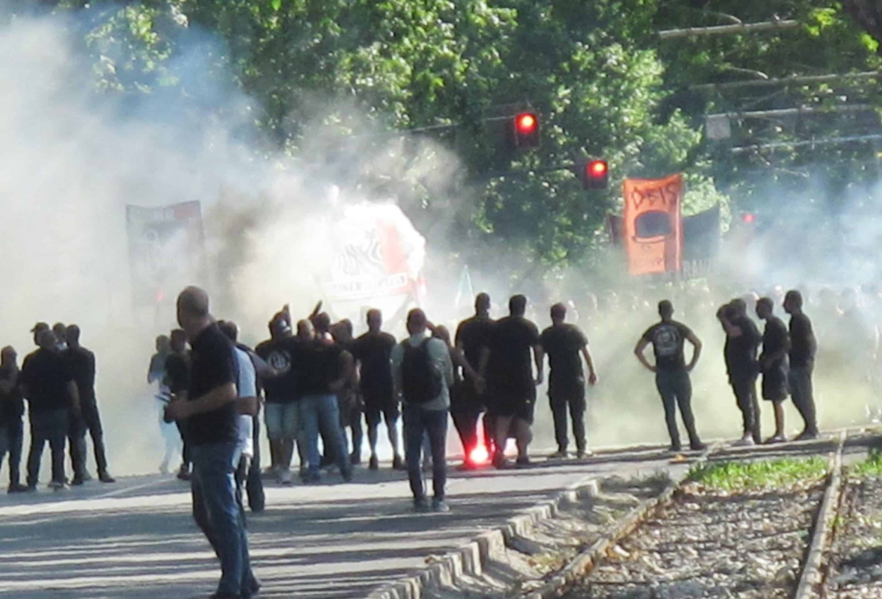 scontri a torino gravissimo l8217ultras colpito alla testa otto i tifosi denunciati e mentre la procura indaga la politica fa finta di indignarsi contro il tifo violento da Lanotiziagiornale.it scontri a torino gravissimo l8217ultras colpito alla testa otto i tifosi denunciati e mentre la procura indaga la politica fa finta di indignarsi contro il tifo violento