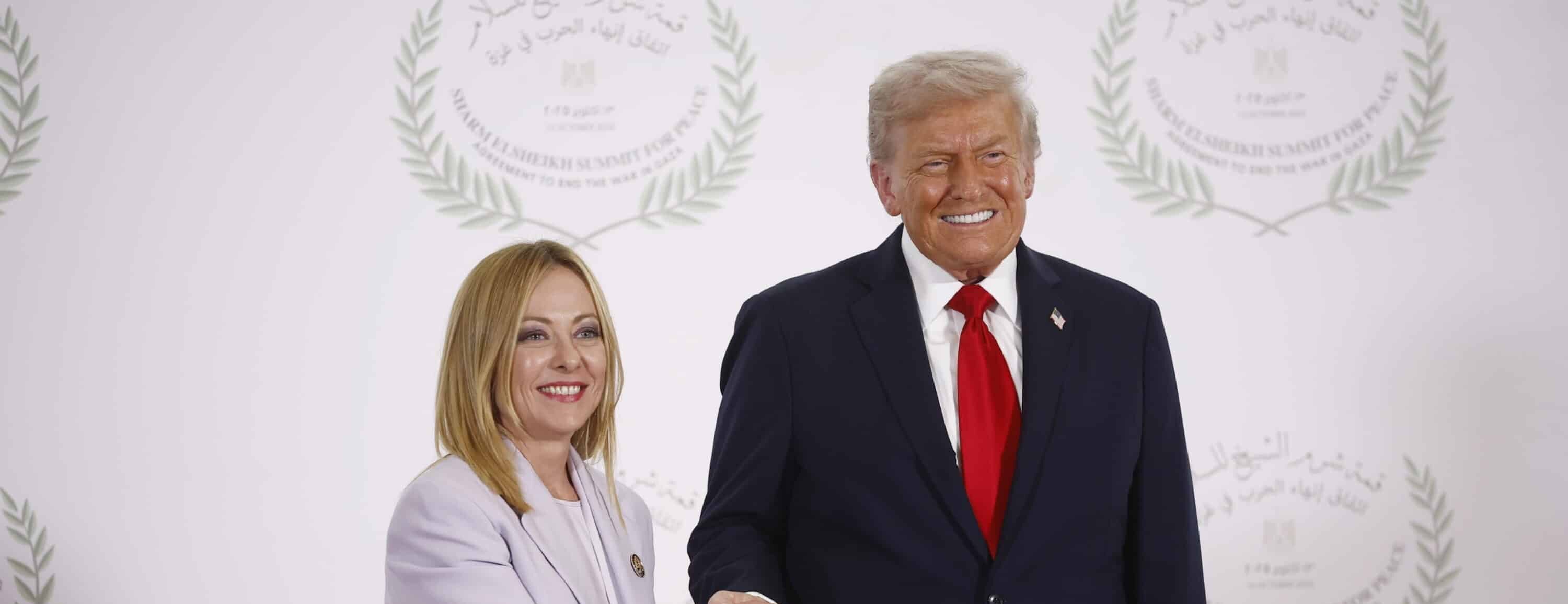 Meloni smette di rispondere a Trump, ma piega ancora l'Italia agli Usa