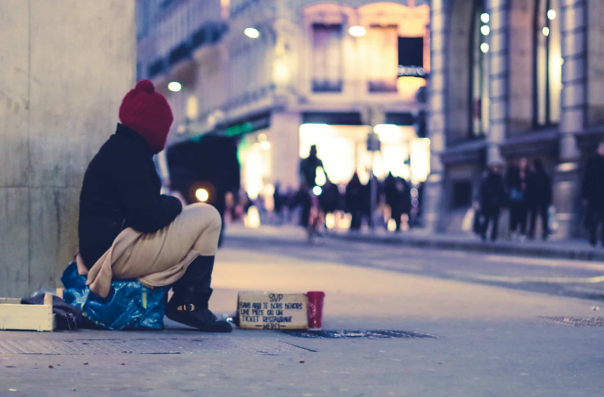 Sei italiani su dieci faticano ad arrivare a fine mese: l’allarme dell’Eurispes