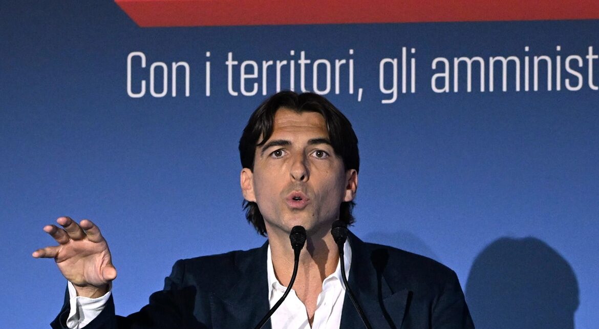 La norma Salva-Casta fa litigare i cespugli. Onorato protesta e Renzi se la ride