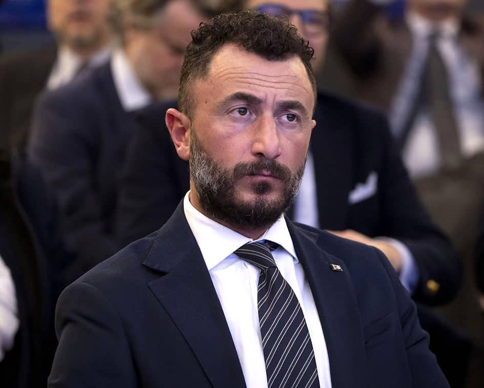 gli uomini del generale contro meloni ha tradito gli elettori da Lanotiziagiornale.it gli uomini del generale contro meloni ha tradito gli elettori