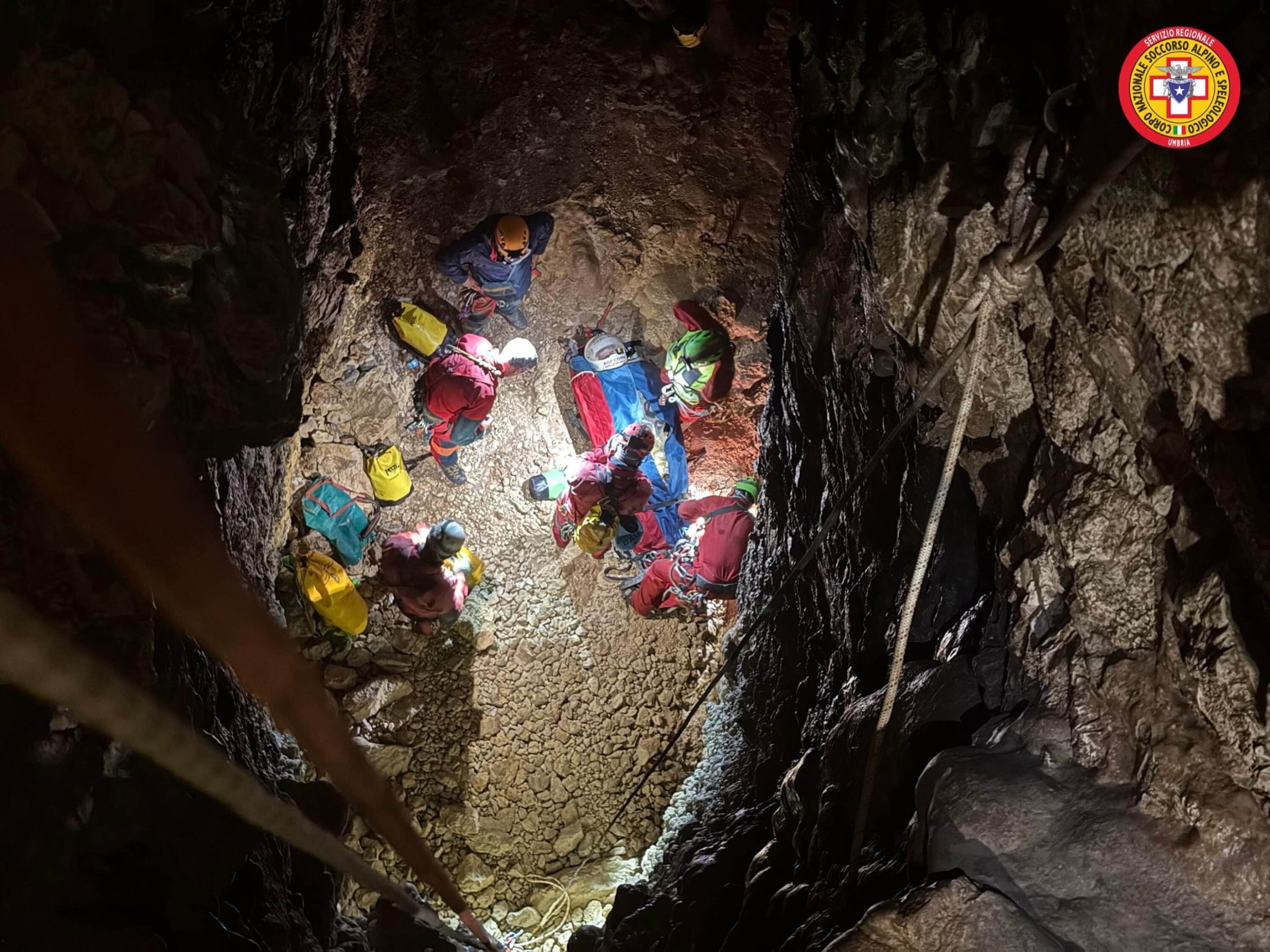 cuneo giovane speleologo intrappolato a 120 metri sotto terra salvato dopo una maratona di 12 ore da Lanotiziagiornale.it cuneo giovane speleologo intrappolato a 120 metri sotto terra salvato dopo una maratona di 12 ore