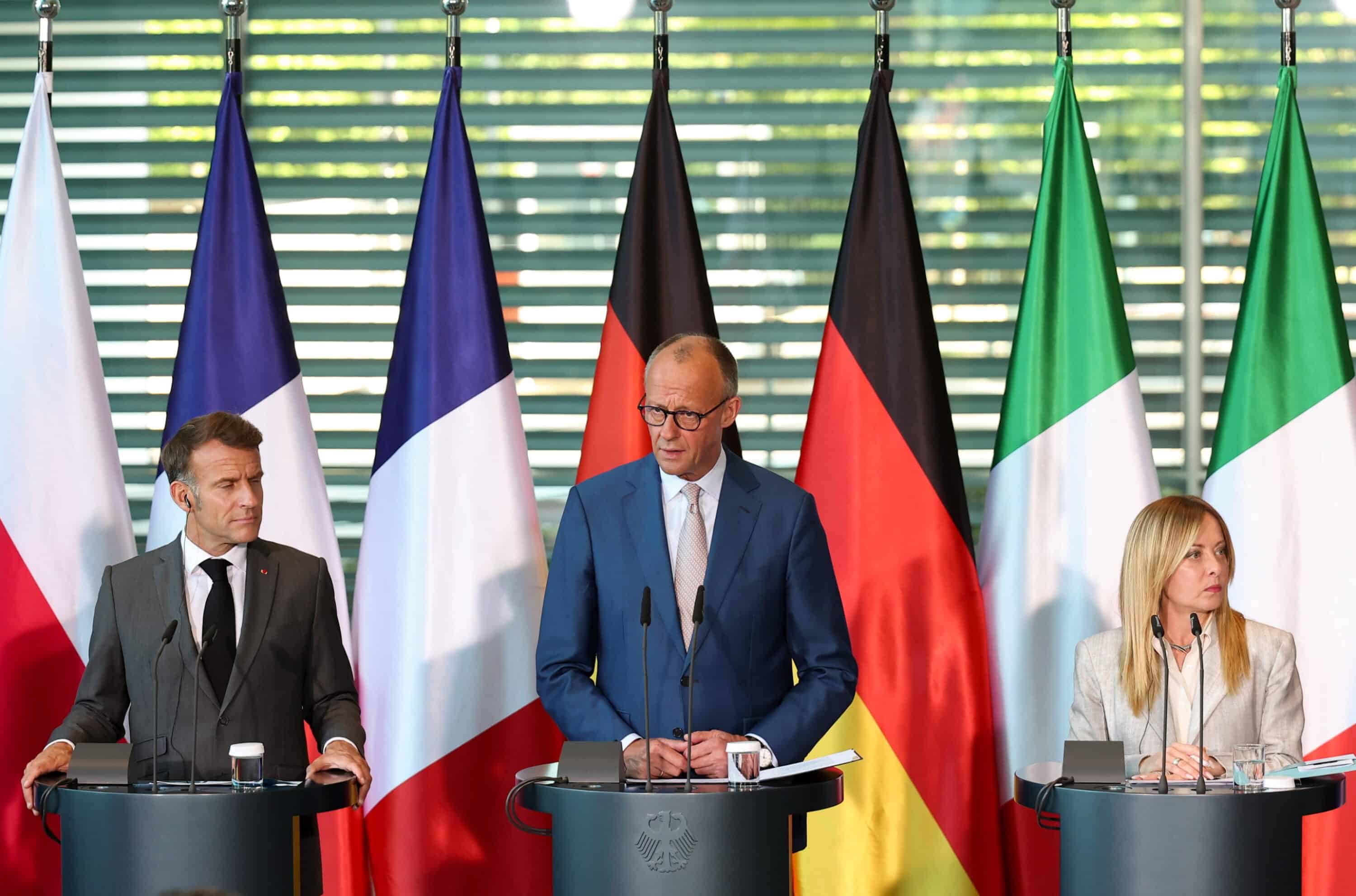 Dalle basi Usa agli impegni Nato: Meloni e l’Ue si inchinano a Trump