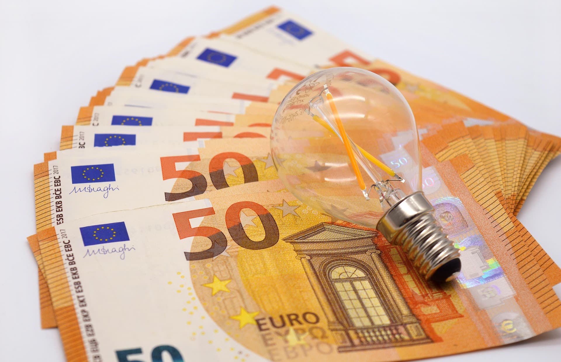 crisi energetica salasso sulle bollette gli italiani pagheranno 8 9 miliardi in pi249 da Lanotiziagiornale.it crisi energetica salasso sulle bollette gli italiani pagheranno 8 9 miliardi in pi249