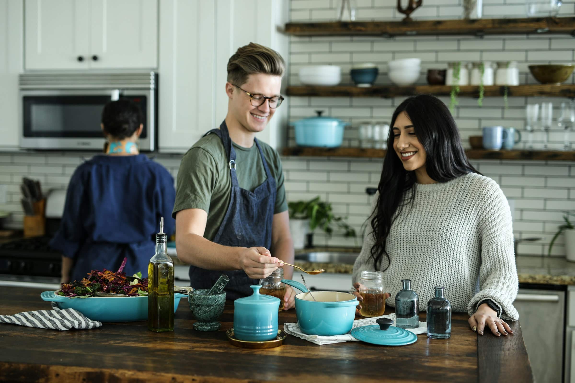 cucinare insieme 232 il nuovo social network il ritorno della convivialit224 a tavola tra sconosciuti che diventano famiglia da Lanotiziagiornale.it cucinare insieme 232 il nuovo social network il ritorno della convivialit224 a tavola tra sconosciuti che diventano famiglia