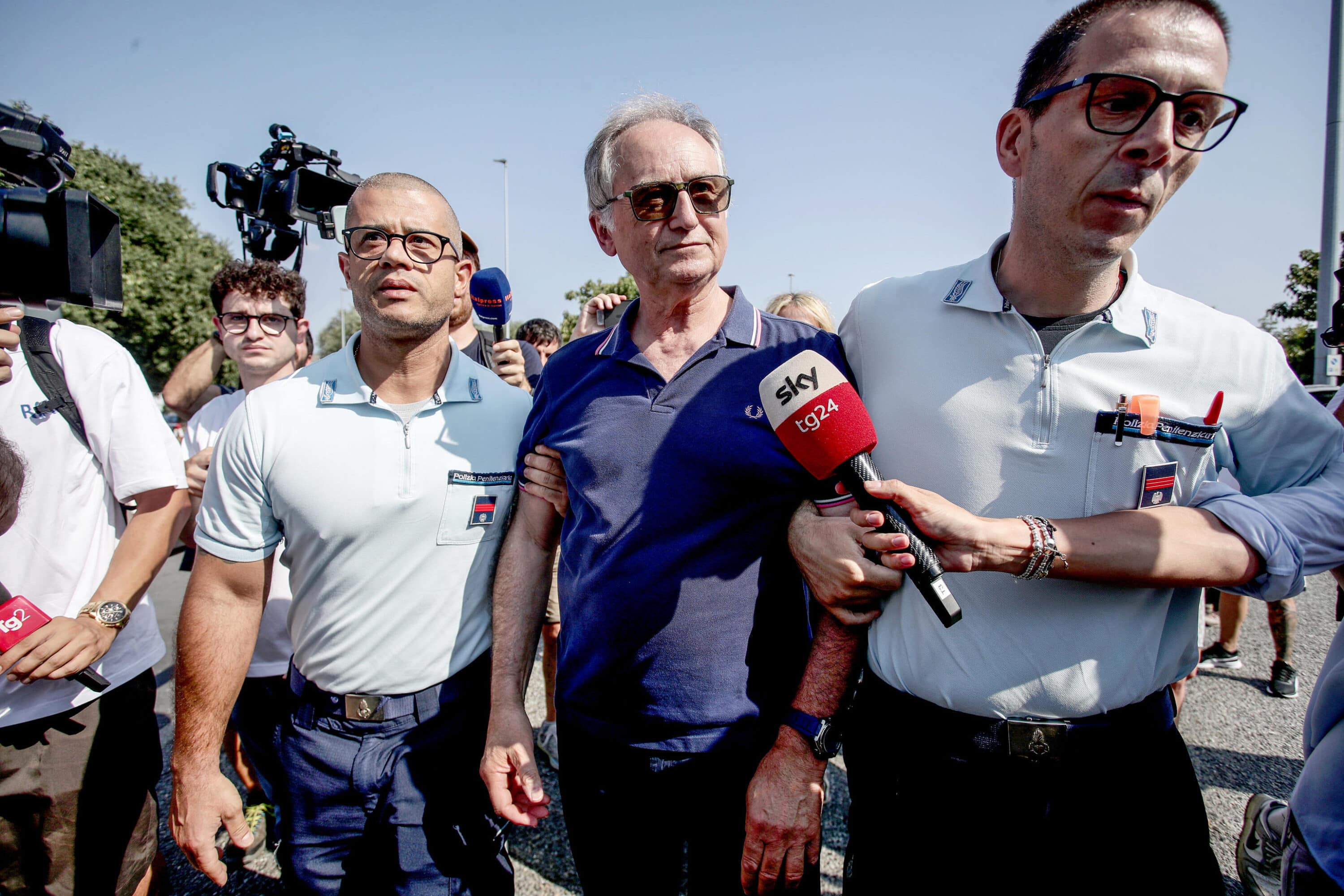musk irrompe sul caso roggero si riapre lo scontro sulla legittima difesa il miliardario attacca i giudici e la lega propone l8217impunit224 indipendentemente dalla proporzionalit224 della reazione da Lanotiziagiornale.it musk irrompe sul caso roggero si riapre lo scontro sulla legittima difesa il miliardario attacca i giudici e la lega propone l8217impunit224 indipendentemente dalla proporzionalit224 della reazione