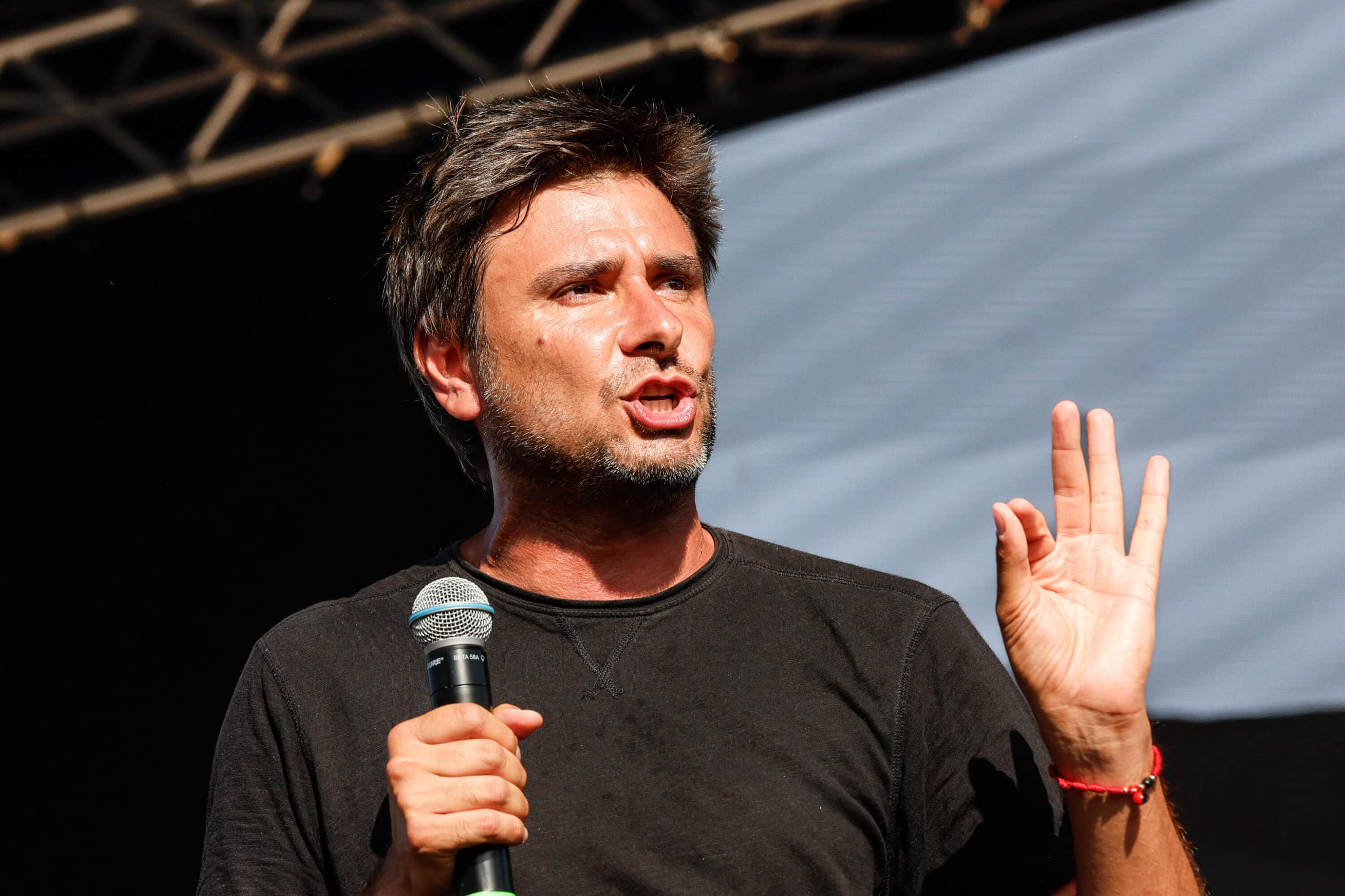 alessandro di battista ricoverato a l8217avana le condizioni restano serie e il gemelli di roma invia due specialisti dalla politica ai vip ecco tutti i messaggi di pronta guarigione da Lanotiziagiornale.it alessandro di battista ricoverato a l8217avana le condizioni restano serie e il gemelli di roma invia due specialisti dalla politica ai vip ecco tutti i messaggi di pronta guarigione