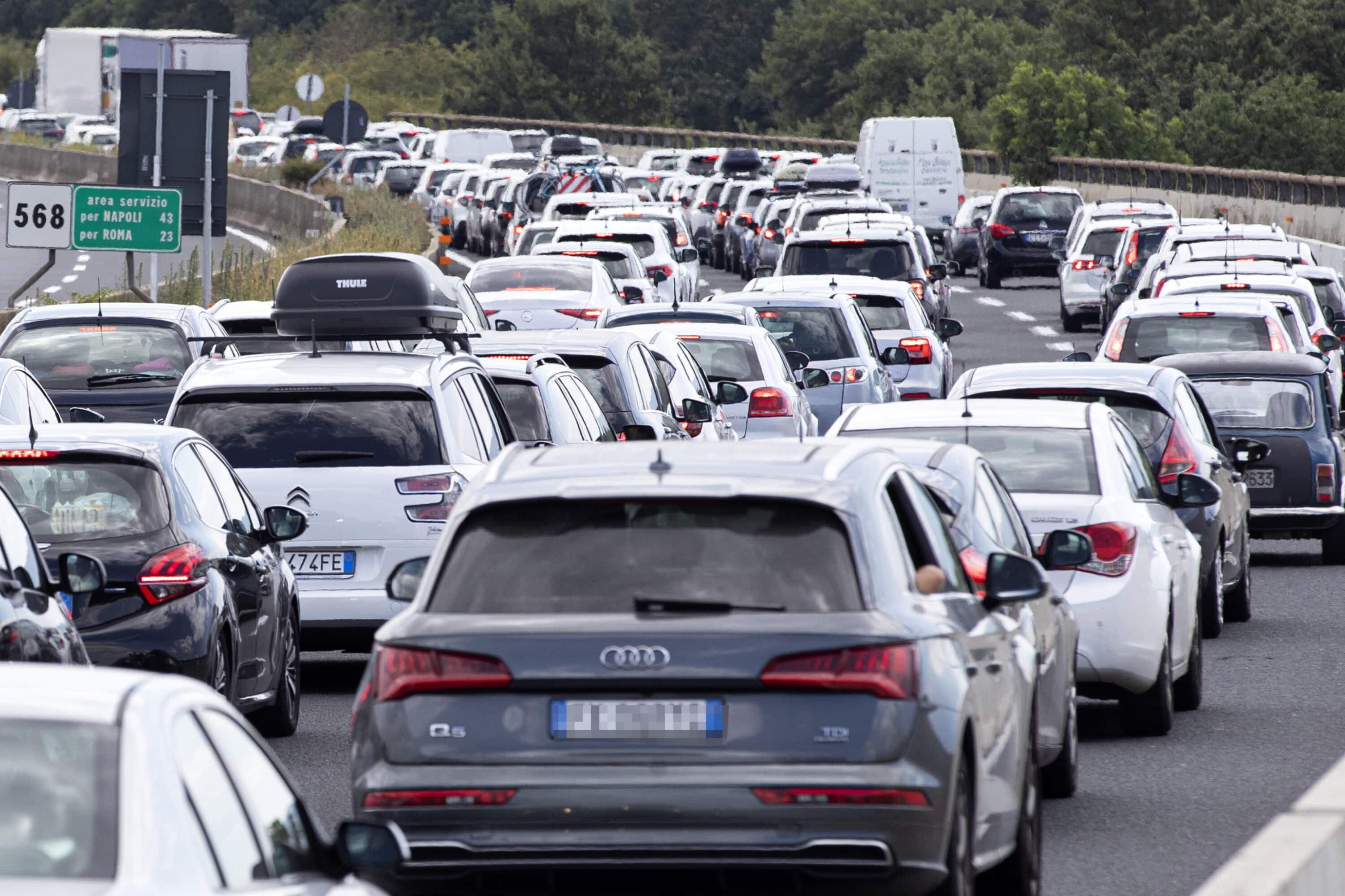 sette auto ogni dieci italiani il record ue che racconta come ci muoviamo davvero da Lanotiziagiornale.it sette auto ogni dieci italiani il record ue che racconta come ci muoviamo davvero
