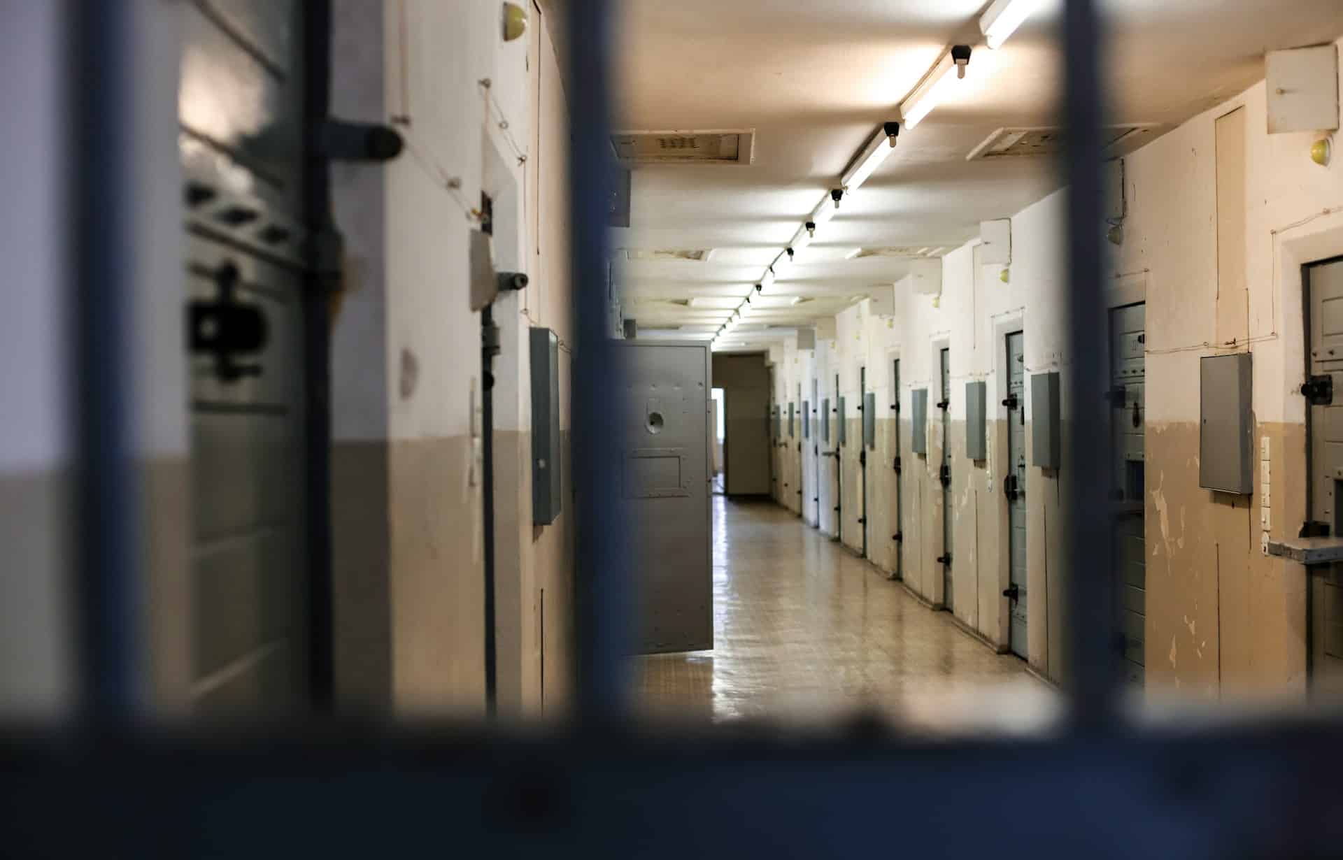 sovraffollamento caldo e governo immobile nelle carceri italiani in corso una gravissima emergenza umanitaria da Lanotiziagiornale.it sovraffollamento caldo e governo immobile nelle carceri italiani in corso una gravissima emergenza umanitaria
