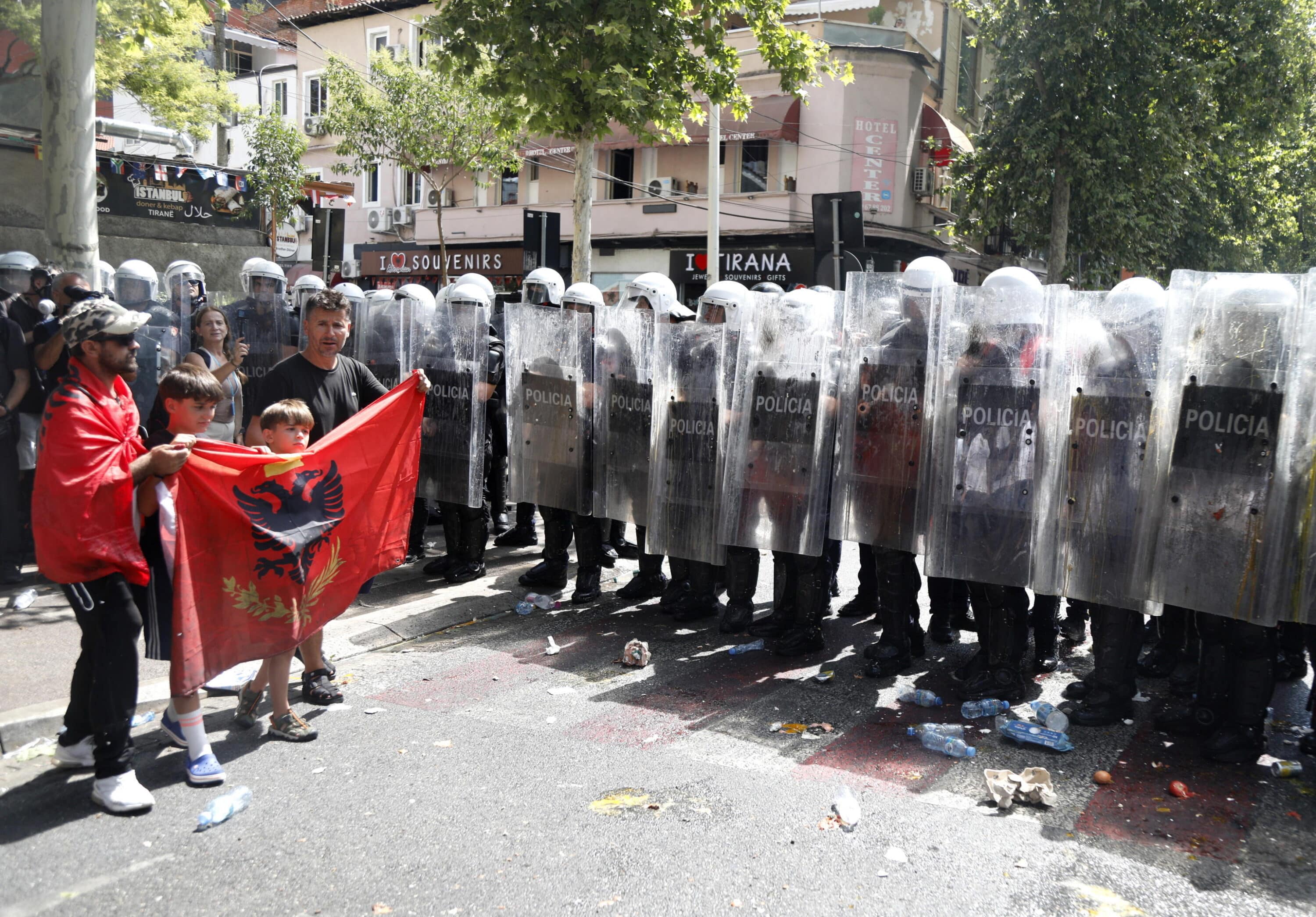 l8217albania presa d8217assalto si allarga la protesta degli studenti da Lanotiziagiornale.it l8217albania presa d8217assalto si allarga la protesta degli studenti